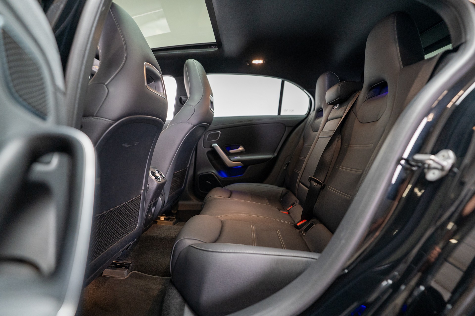 MERCEDES-BENZ A 35 AMG 4matic / CH-Fahrzeug / Panorama / Burmester / 360°Kamera-image-10
