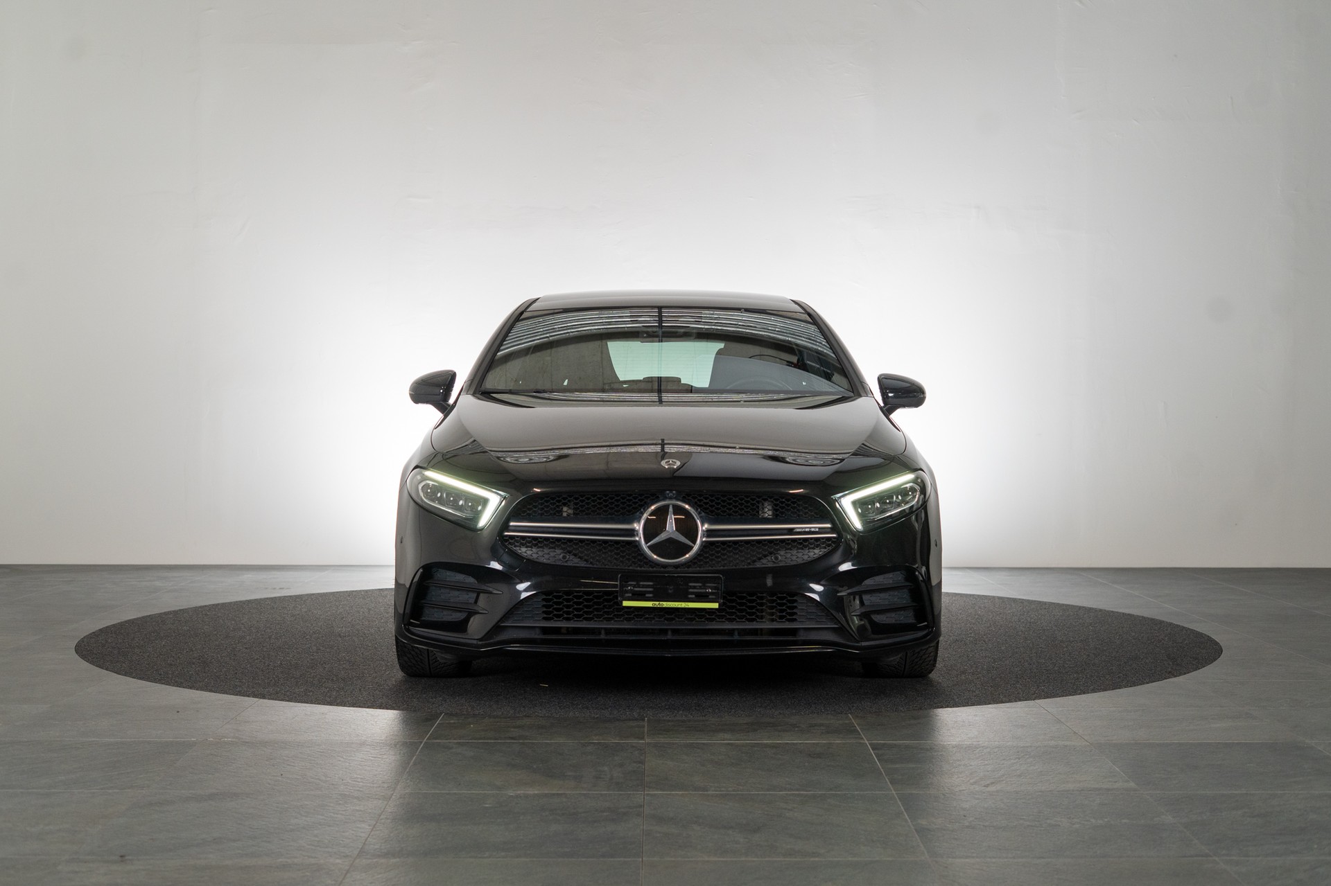 MERCEDES-BENZ A 35 AMG 4matic / CH-Fahrzeug / Panorama / Burmester / 360°Kamera-image-1