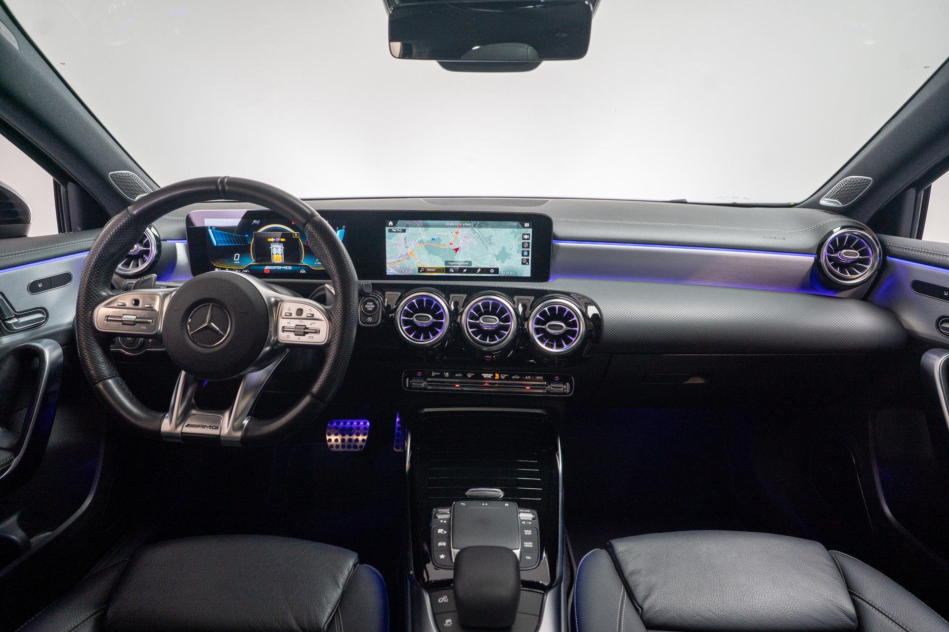 MERCEDES-BENZ A 35 AMG 4matic / CH-Fahrzeug / Panorama / Burmester / 360°Kamera-image-15