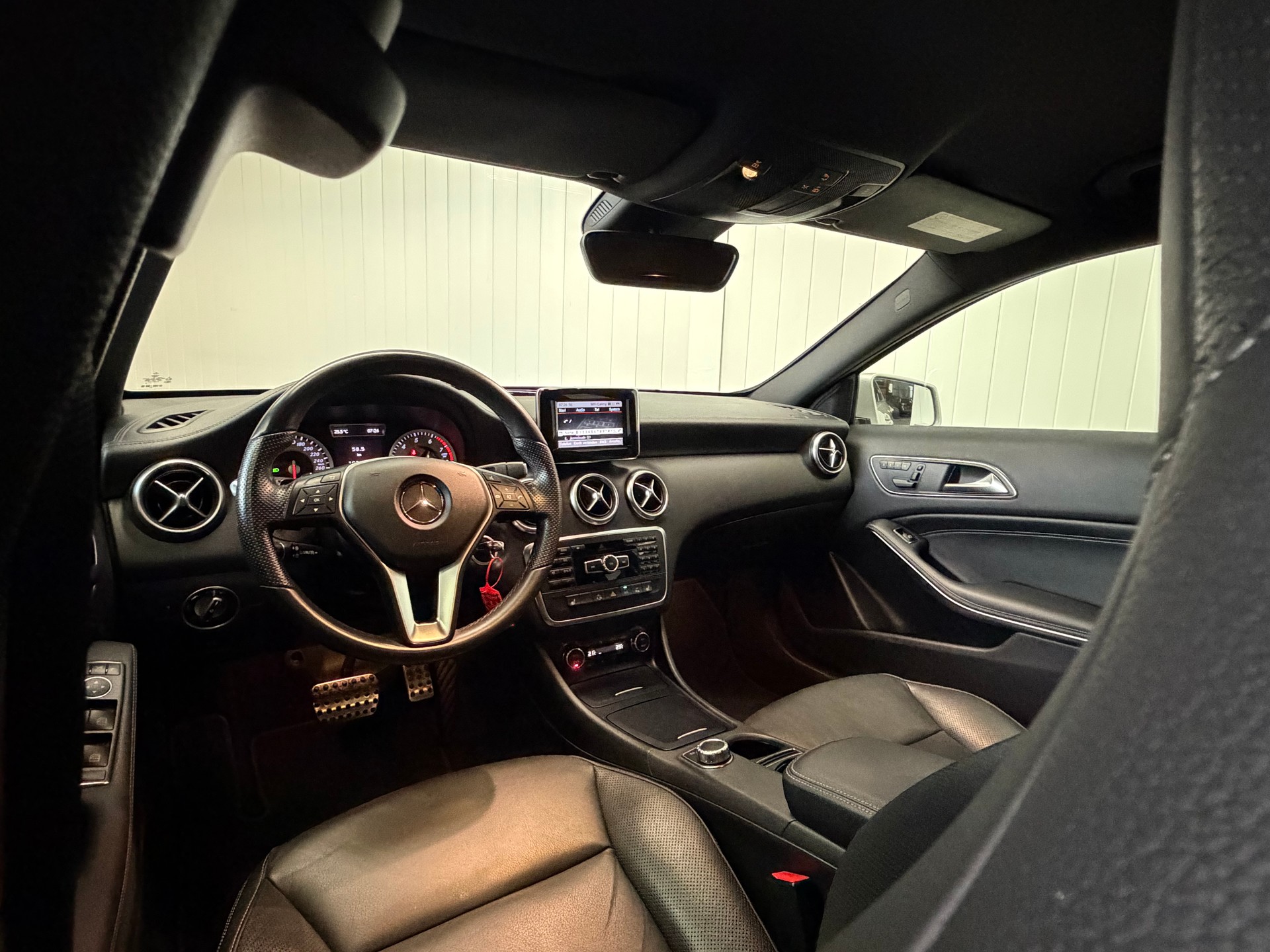 MERCEDES-BENZ A 250 AMG Line 7G-DCT Ab MFK & Service-image-9
