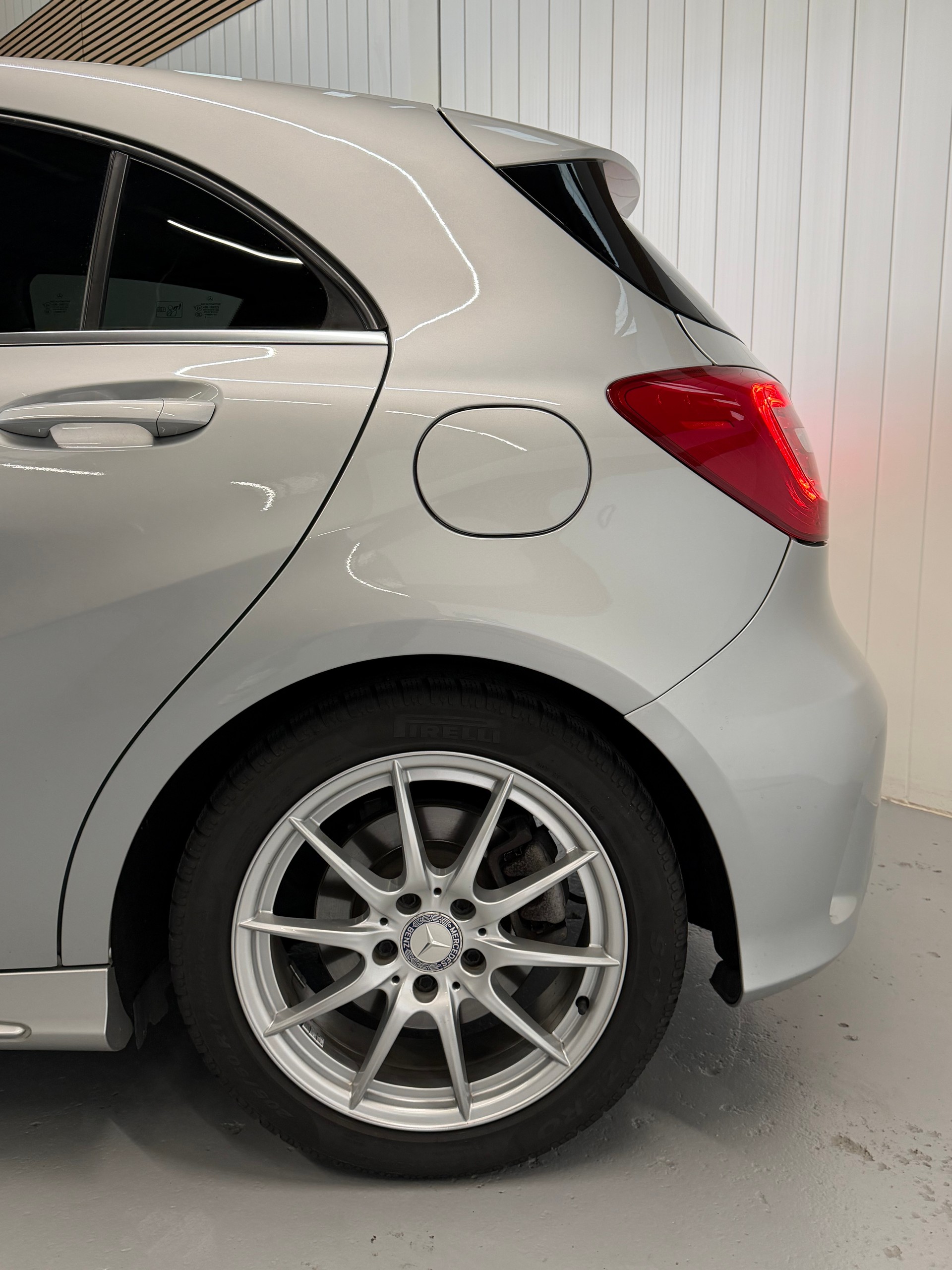 MERCEDES-BENZ A 250 AMG Line 7G-DCT Ab MFK & Service-image-17