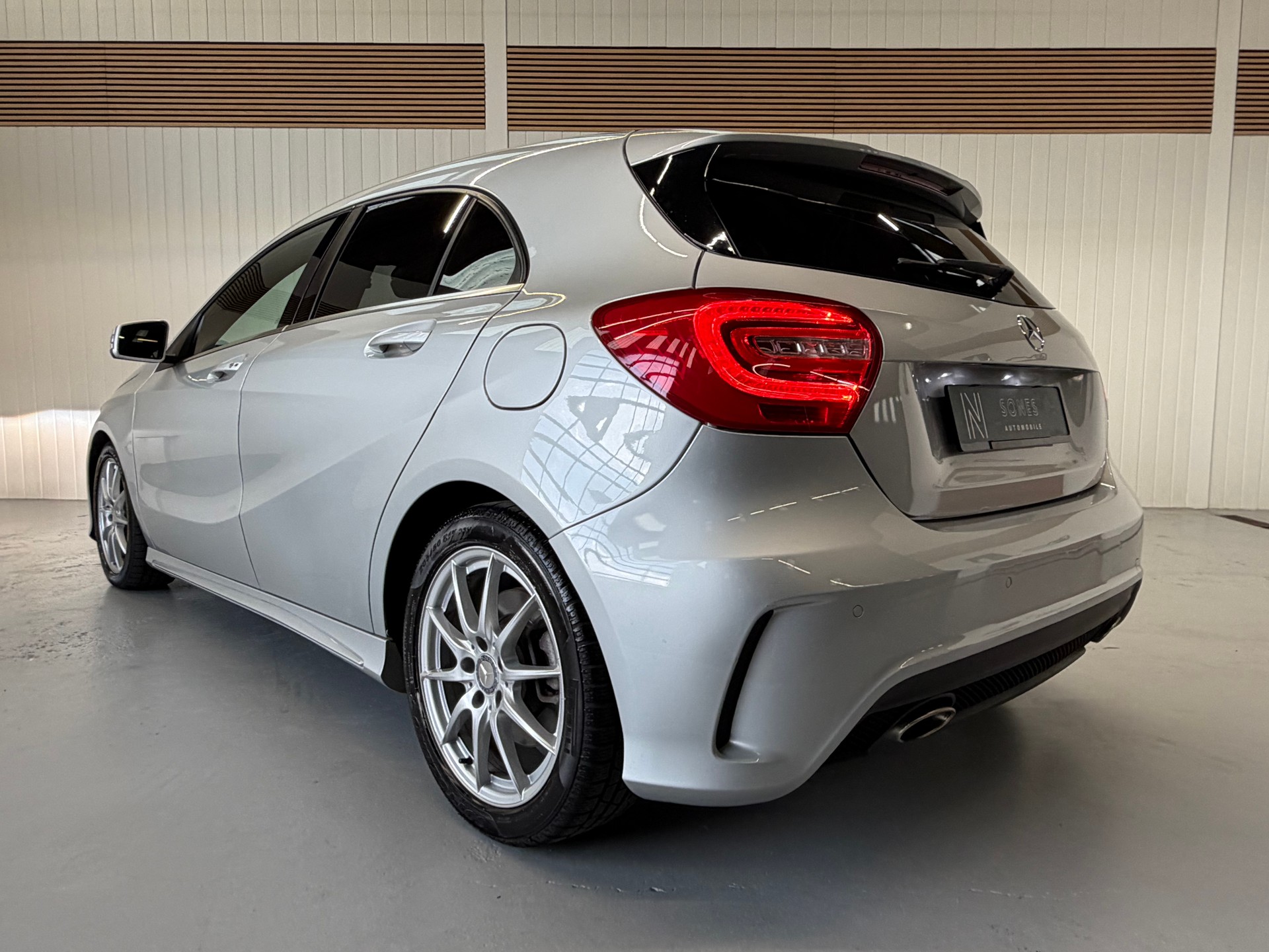 MERCEDES-BENZ A 250 AMG Line 7G-DCT Ab MFK & Service-image-20
