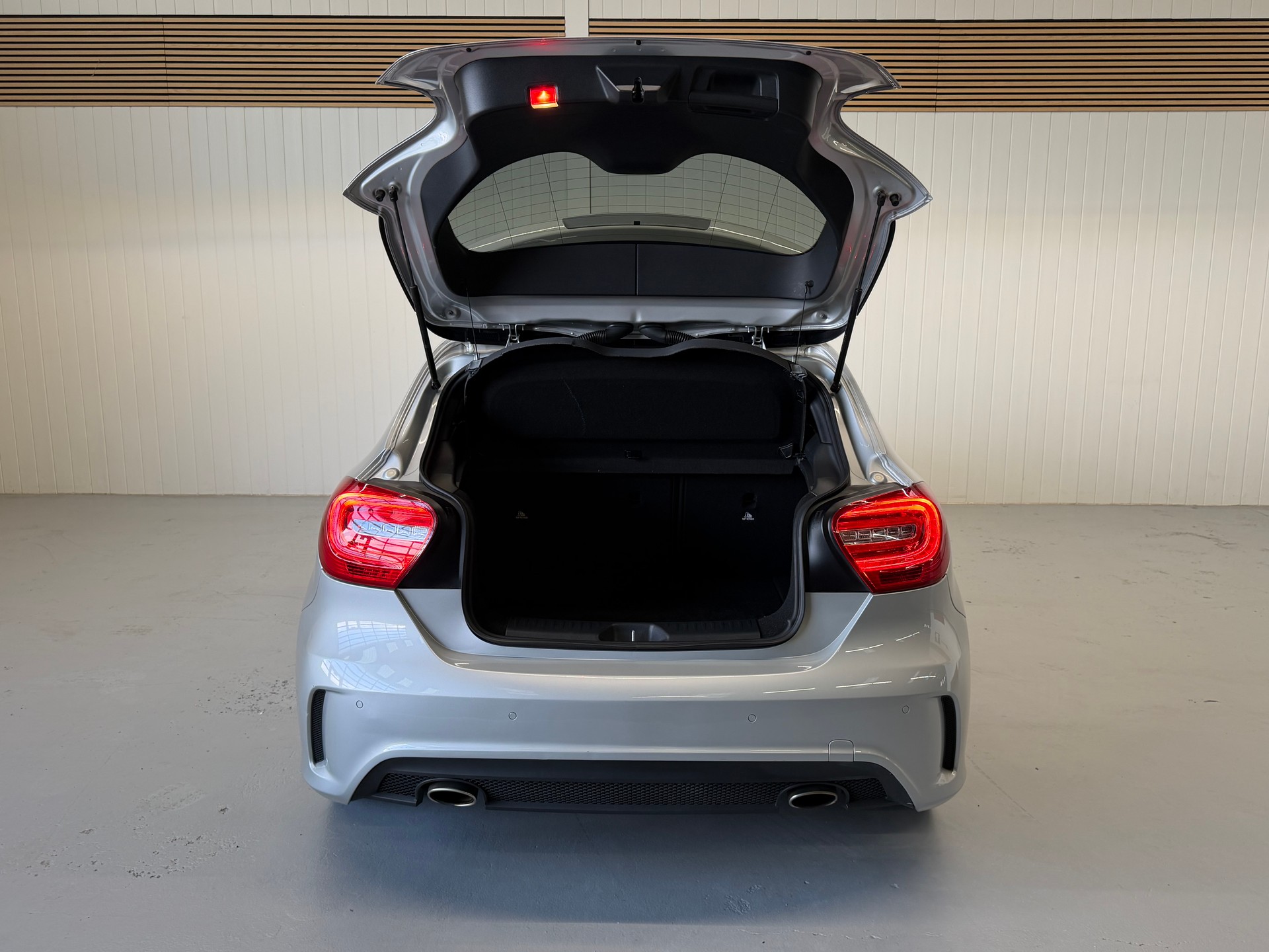MERCEDES-BENZ A 250 AMG Line 7G-DCT Ab MFK & Service-image-7