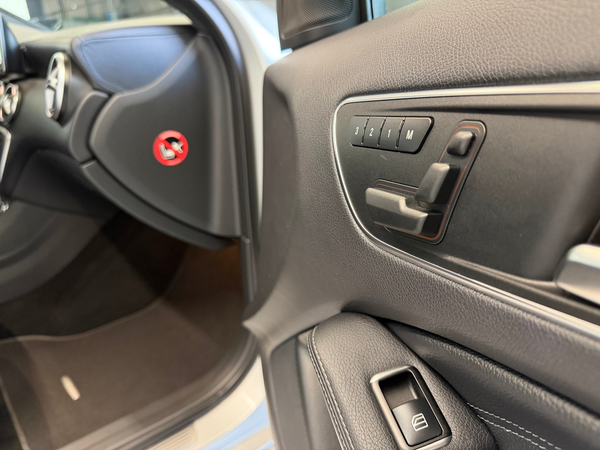 MERCEDES-BENZ A 250 AMG Line 7G-DCT Ab MFK & Service-image-16