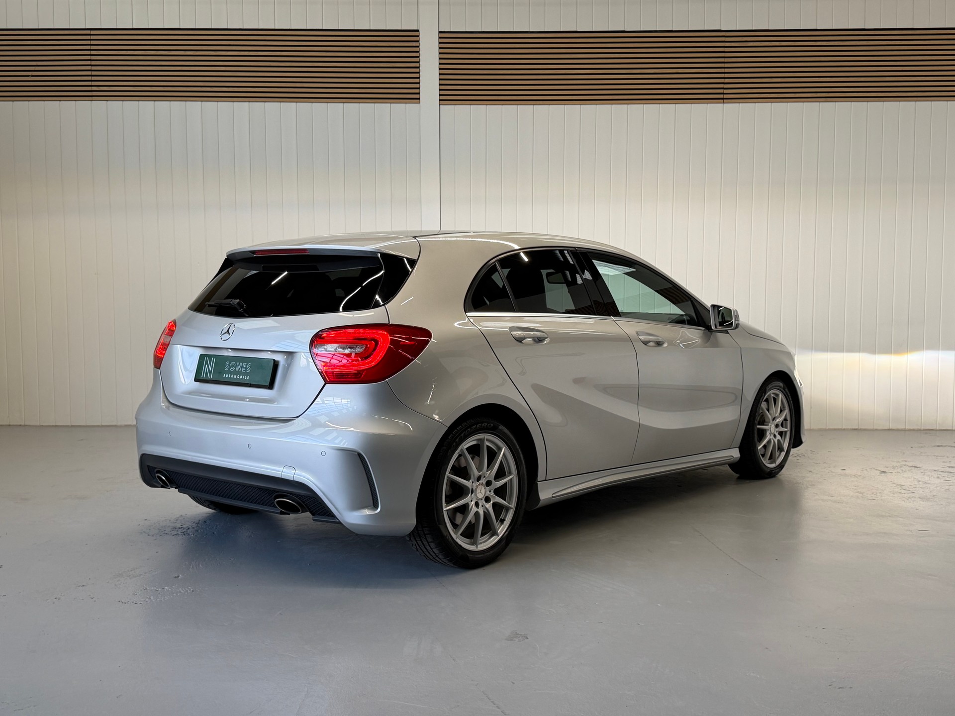 MERCEDES-BENZ A 250 AMG Line 7G-DCT Ab MFK & Service-image-4