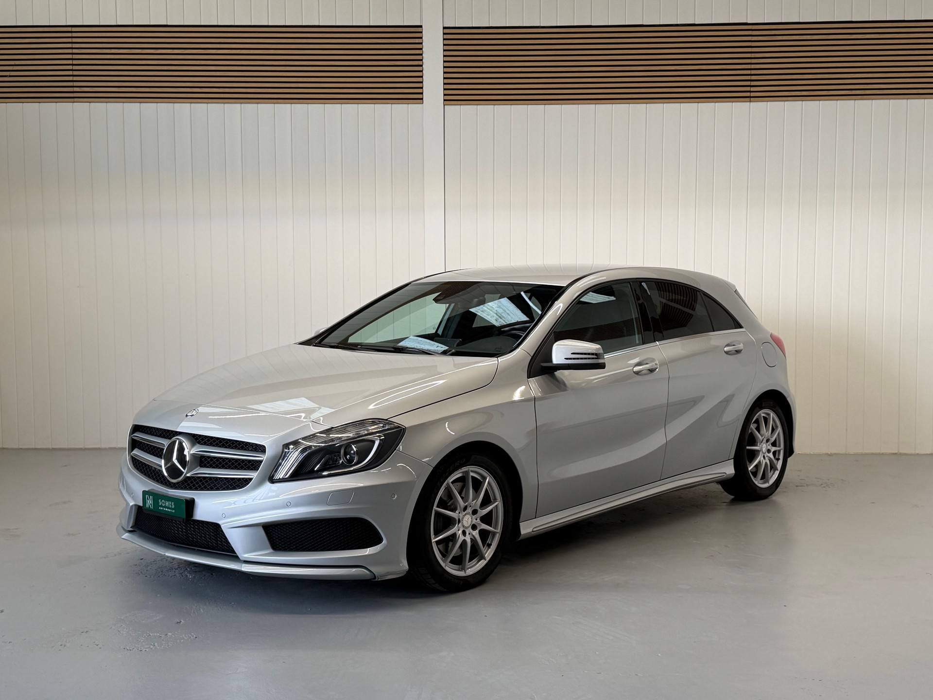 MERCEDES-BENZ A 250 AMG Line 7G-DCT Ab MFK & Service-image-0