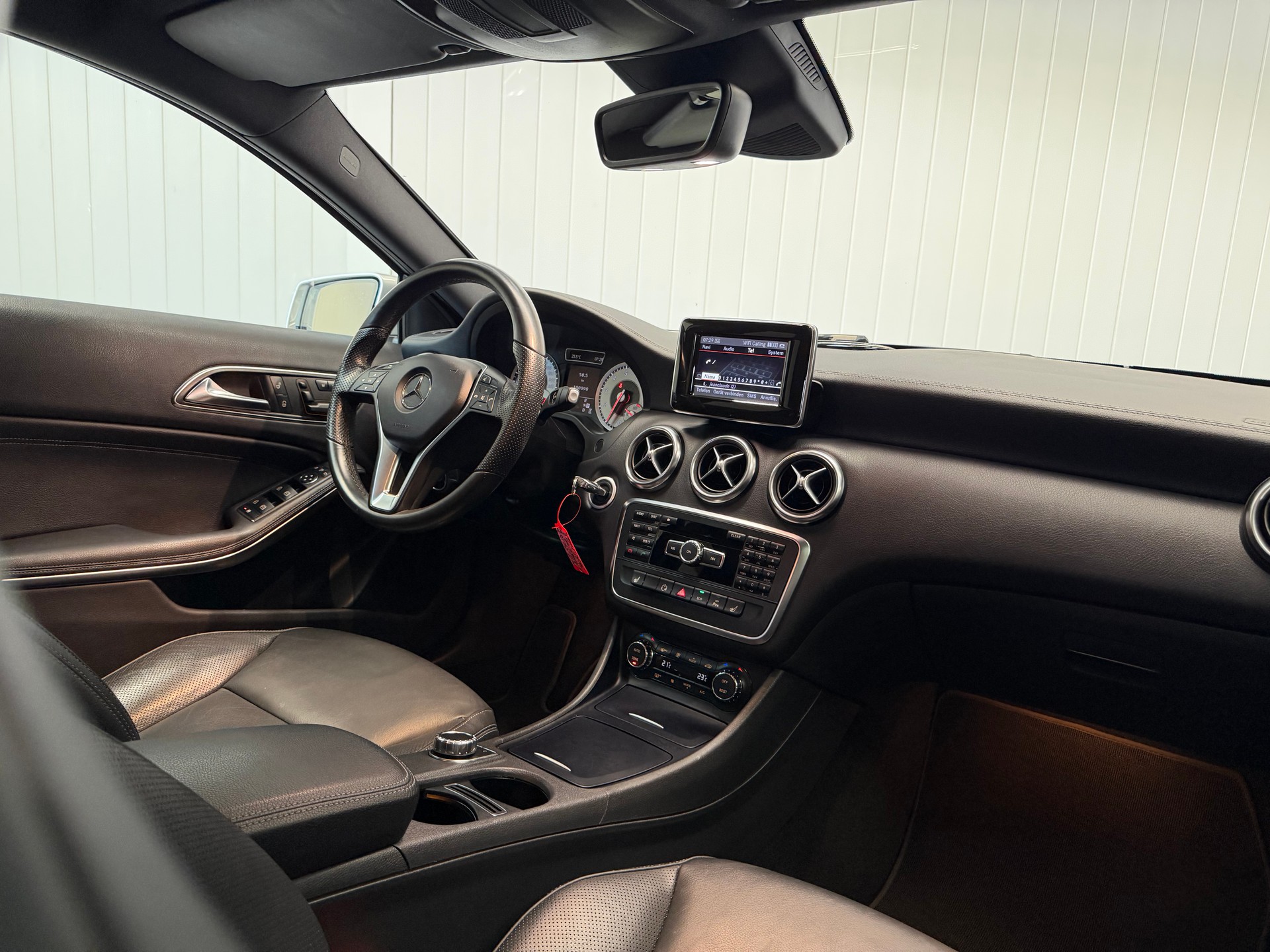 MERCEDES-BENZ A 250 AMG Line 7G-DCT Ab MFK & Service-image-12
