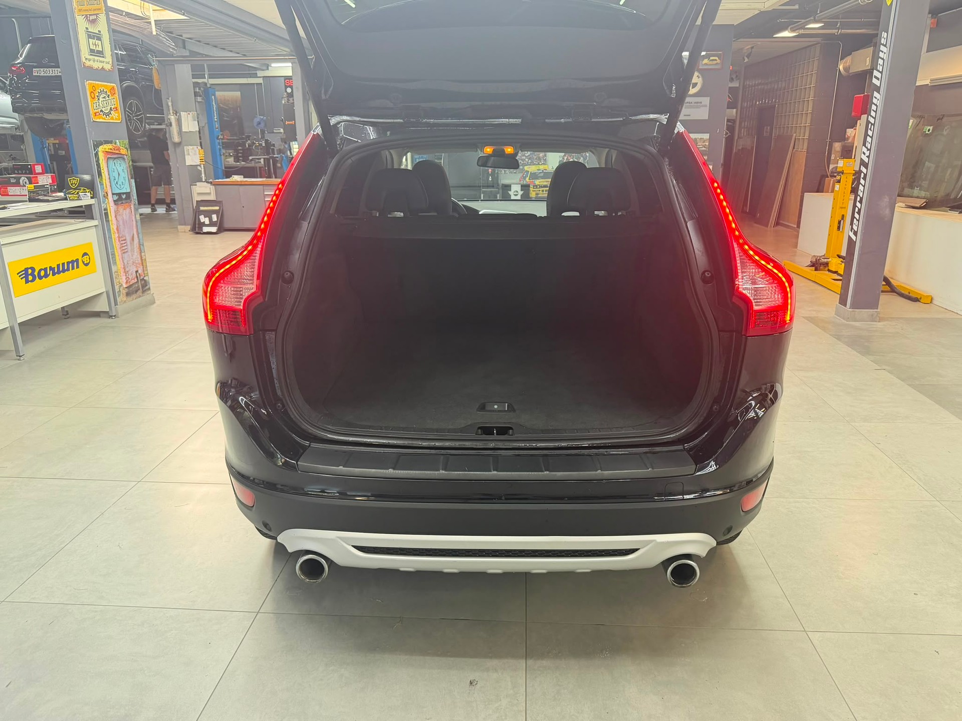 VOLVO XC60 D3 AWD R-Design Geartronic-image-14