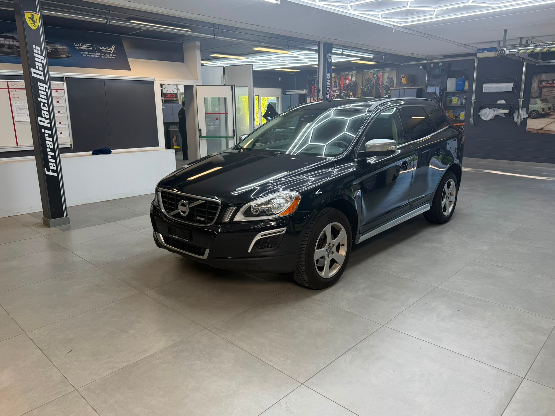 VOLVO XC60 D3 AWD R-Design Geartronic-image-0