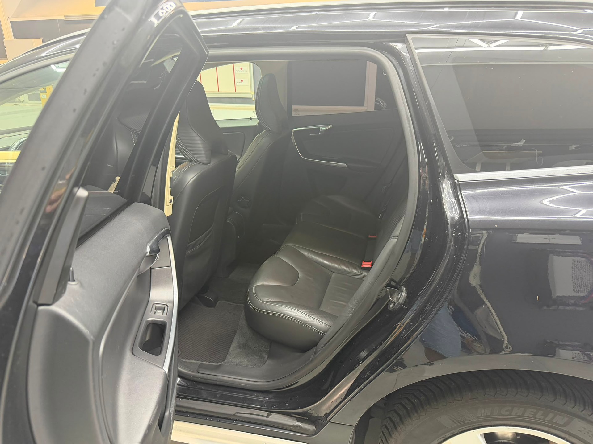 VOLVO XC60 D3 AWD R-Design Geartronic-image-9