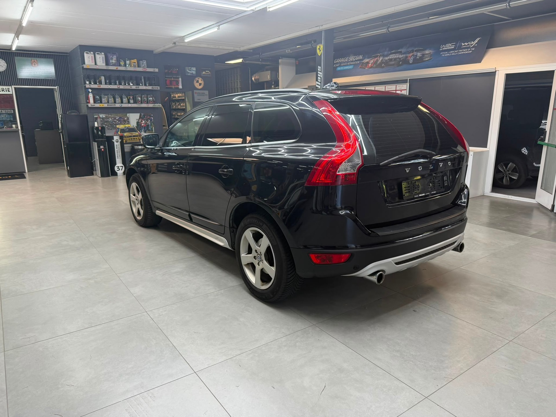 VOLVO XC60 D3 AWD R-Design Geartronic-image-5