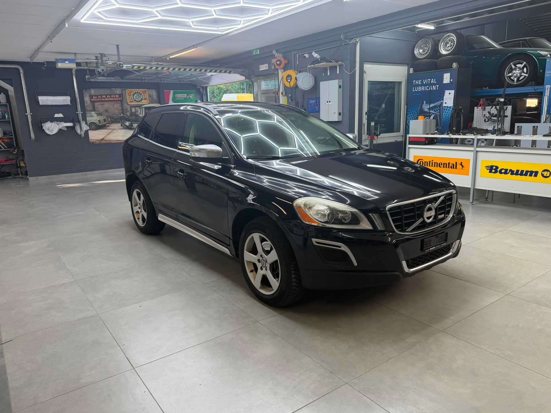 VOLVO XC60 D3 AWD R-Design Geartronic-image-2