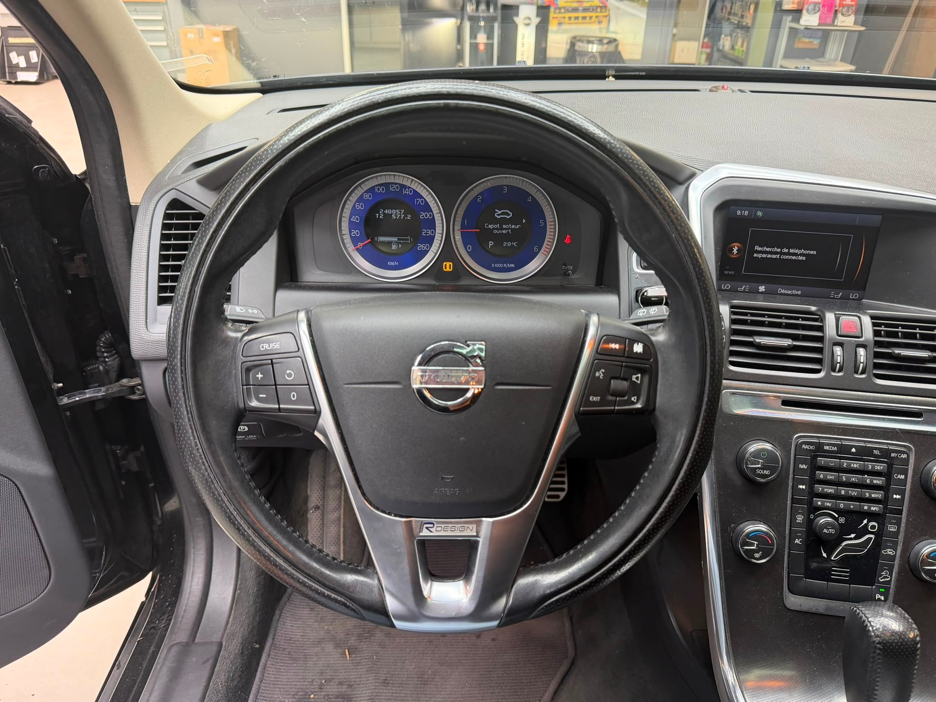 VOLVO XC60 D3 AWD R-Design Geartronic-image-13