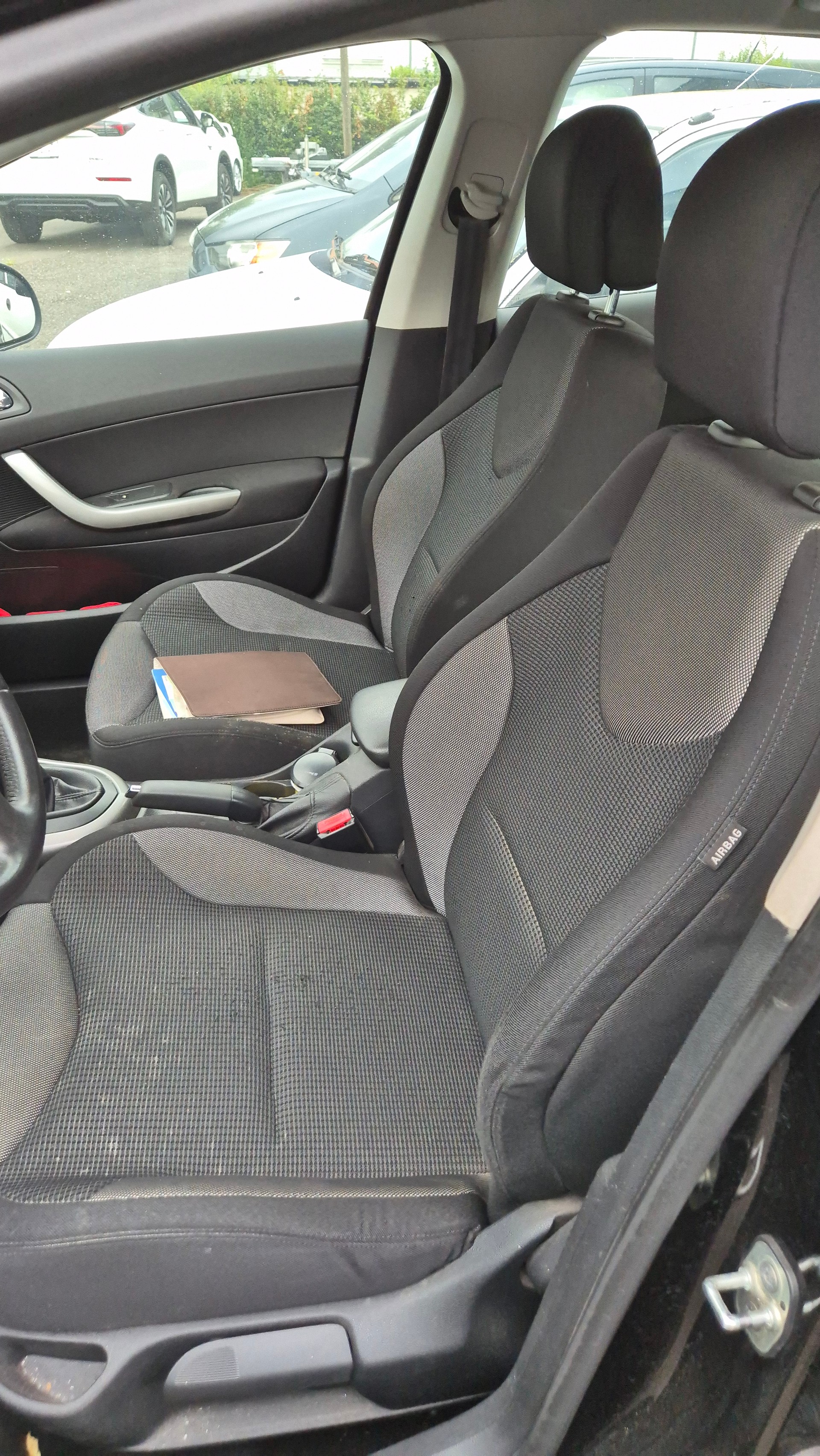 PEUGEOT 308 1.6 16V VTI Lion Ed.-image-14