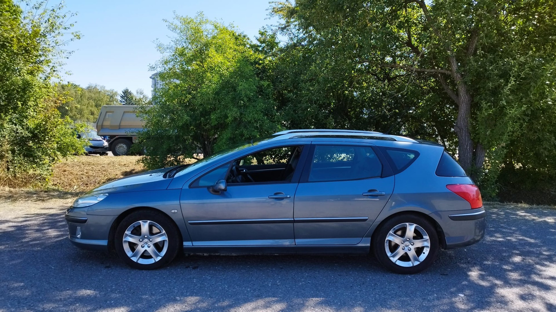 PEUGEOT 407 SW 2.2 Dynamic Edition Automatic-image-1