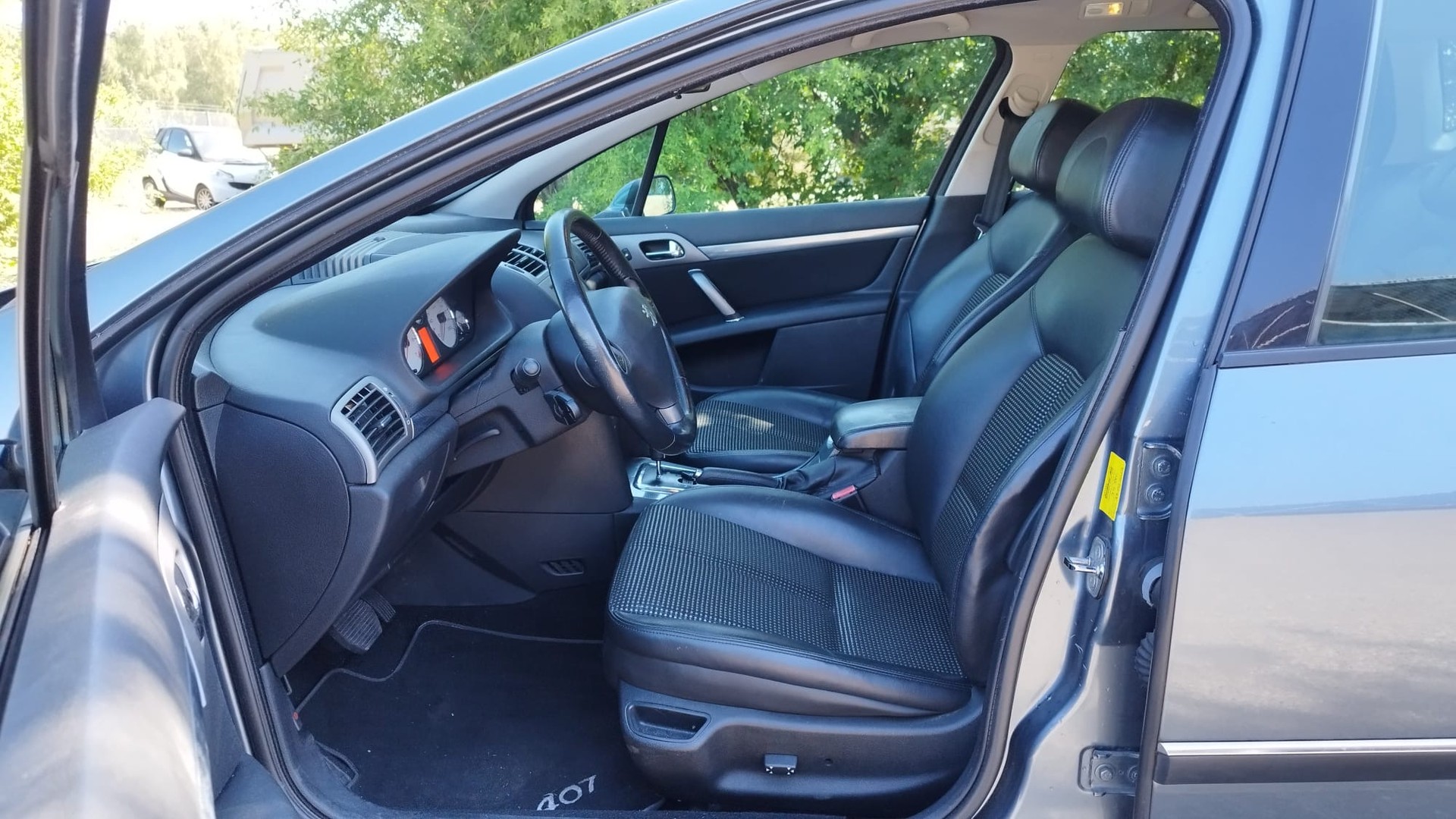 PEUGEOT 407 SW 2.2 Dynamic Edition Automatic-image-7