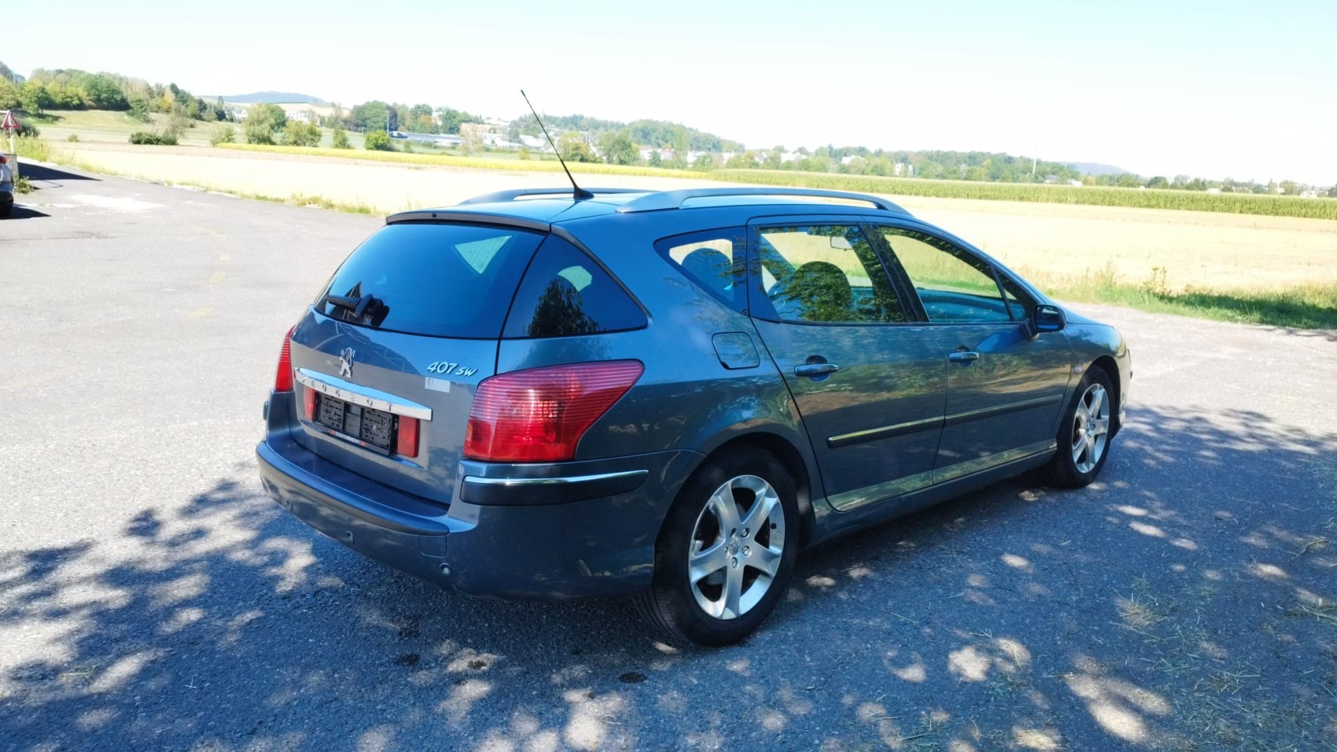 PEUGEOT 407 SW 2.2 Dynamic Edition Automatic-image-4