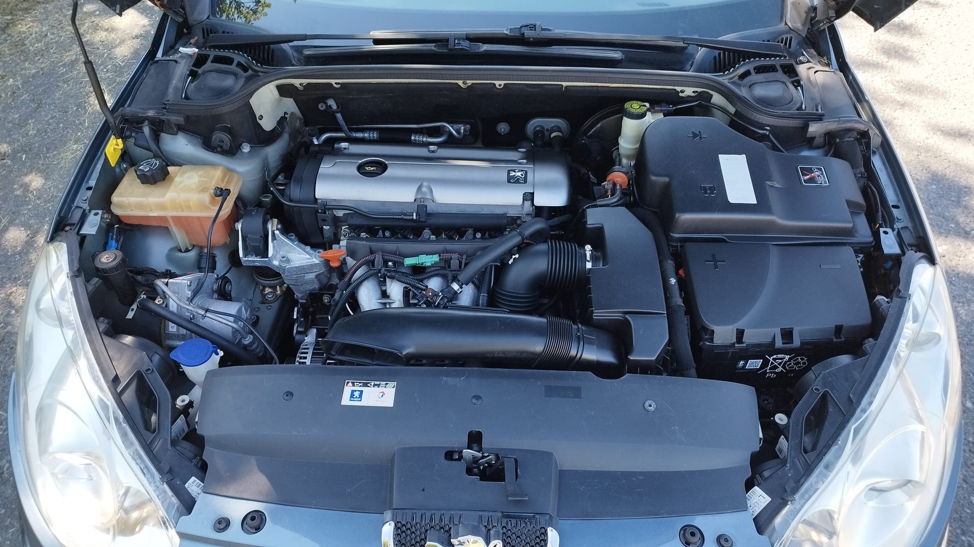 PEUGEOT 407 SW 2.2 Dynamic Edition Automatic-image-11