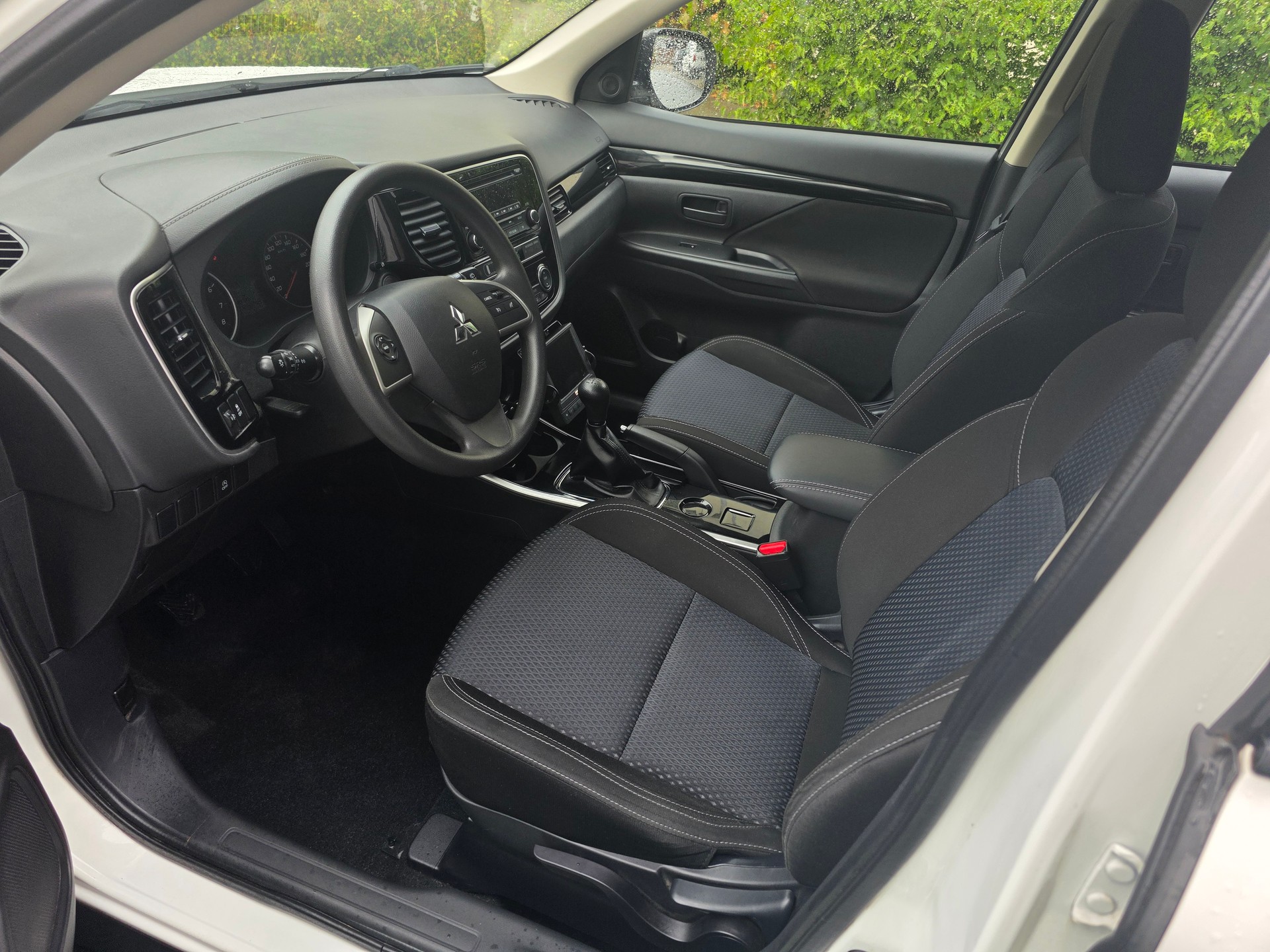 MITSUBISHI Outlander 2.0 Pure 2WD-image-6