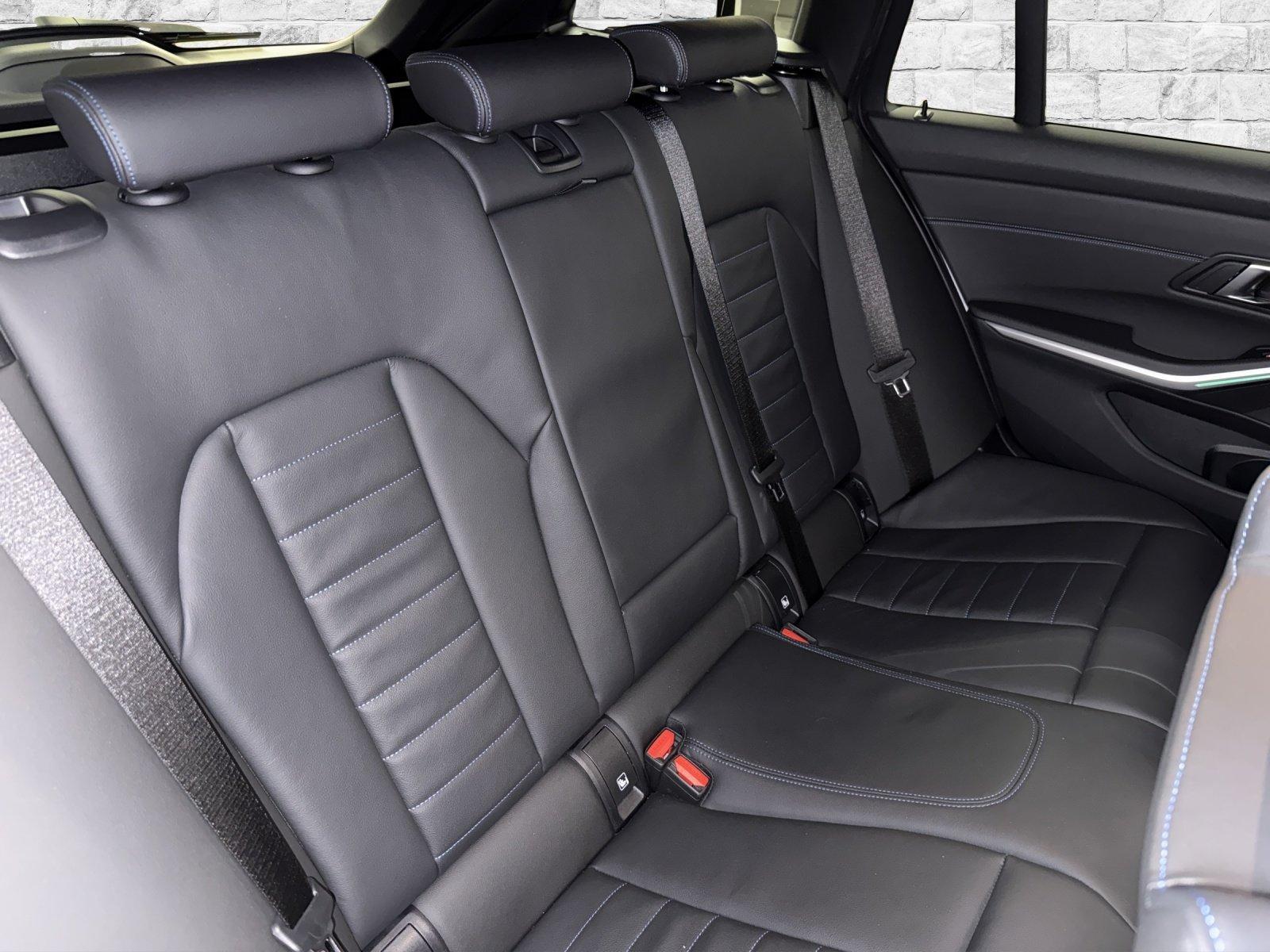 BMW 320d xDrive Touring-image-18