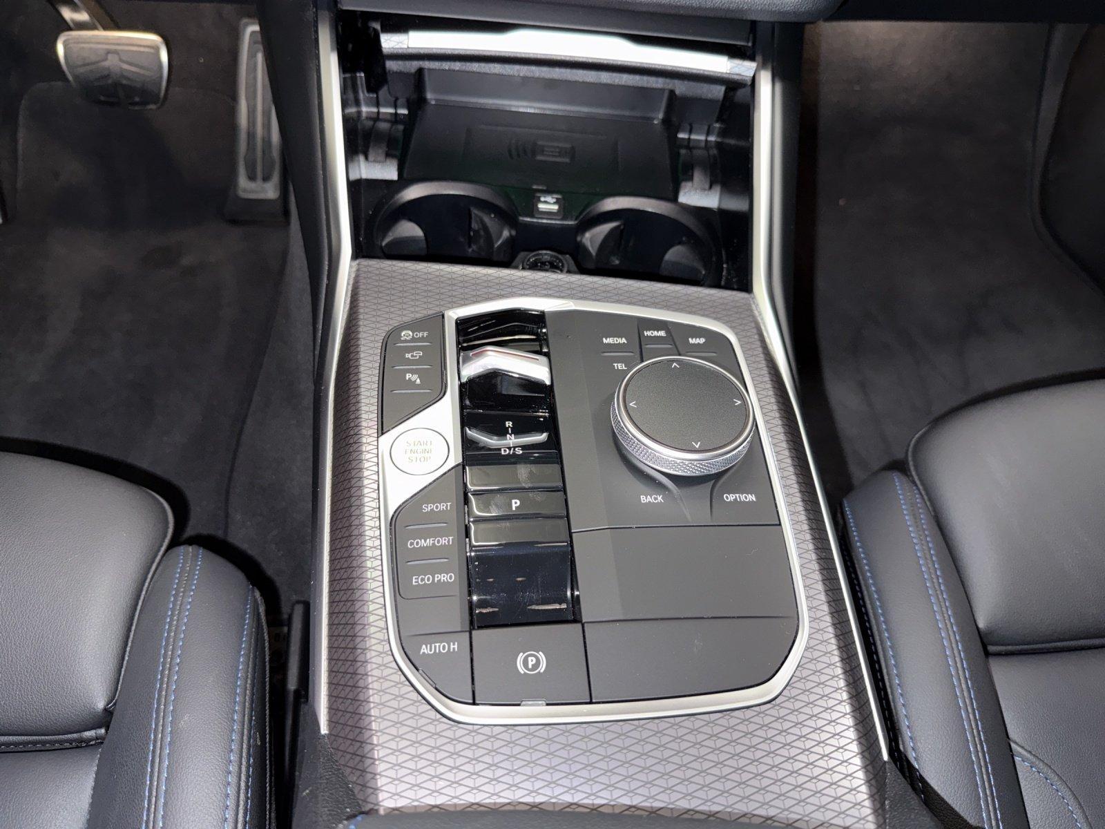BMW 320d xDrive Touring-image-16