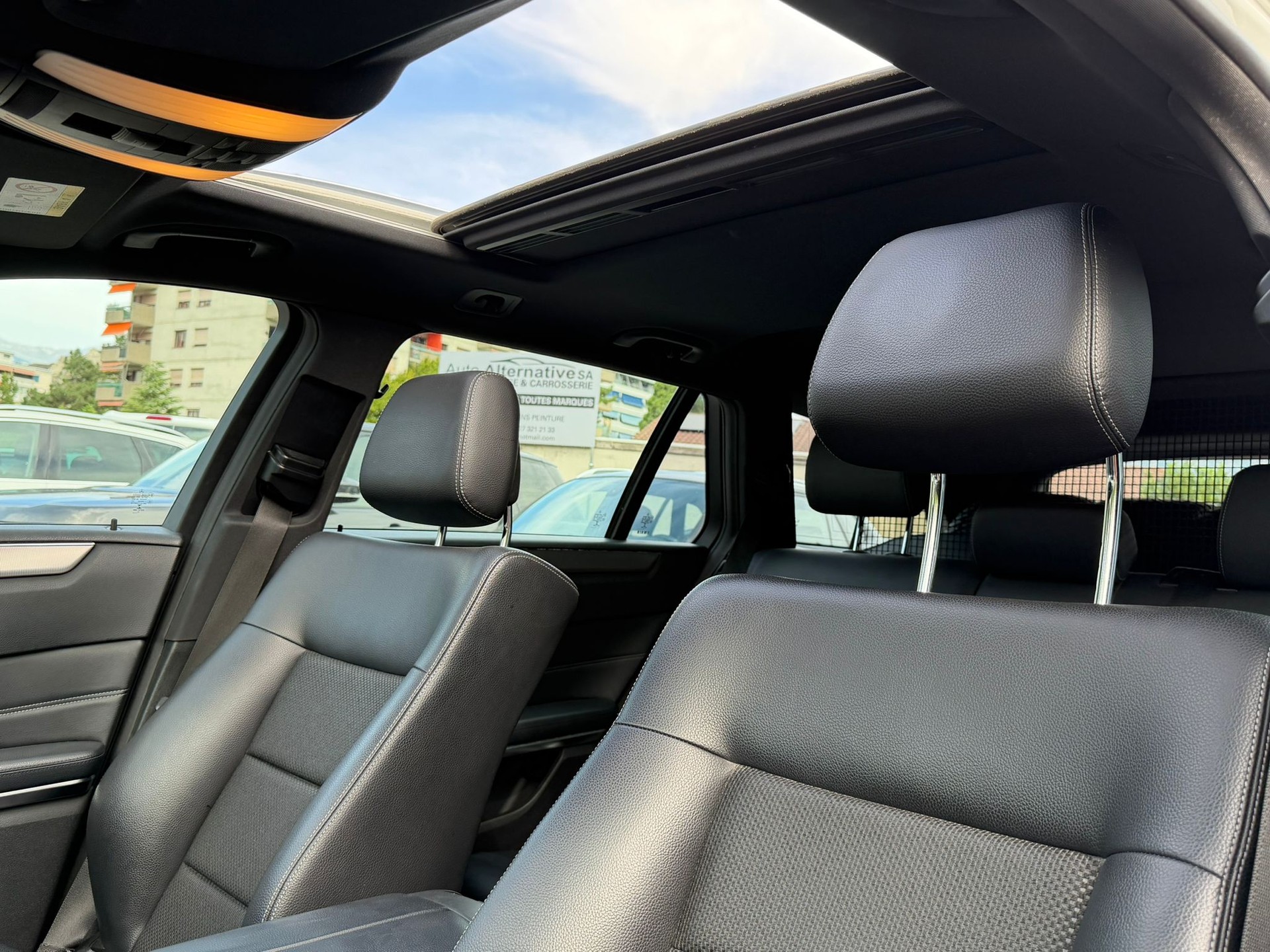 MERCEDES-BENZ E 250 CDI Avantgarde 4Matic 7G-Tronic-image-15