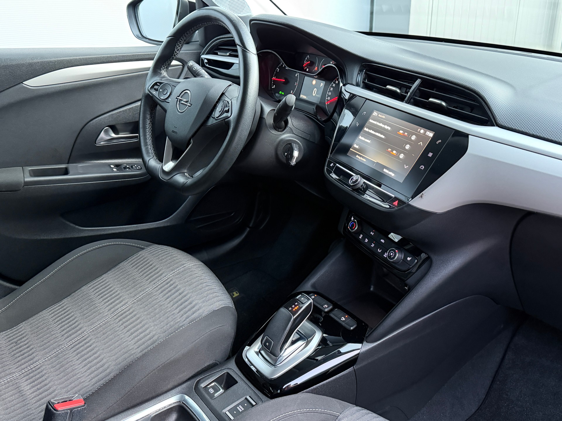 OPEL Corsa 1.2 TP Elegance-image-9