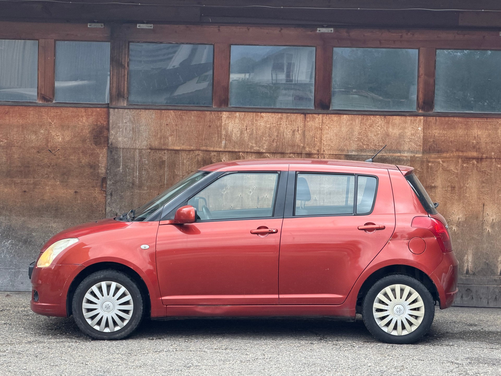 SUZUKI Swift 1.3i 16V GL Top 4x4-image-8