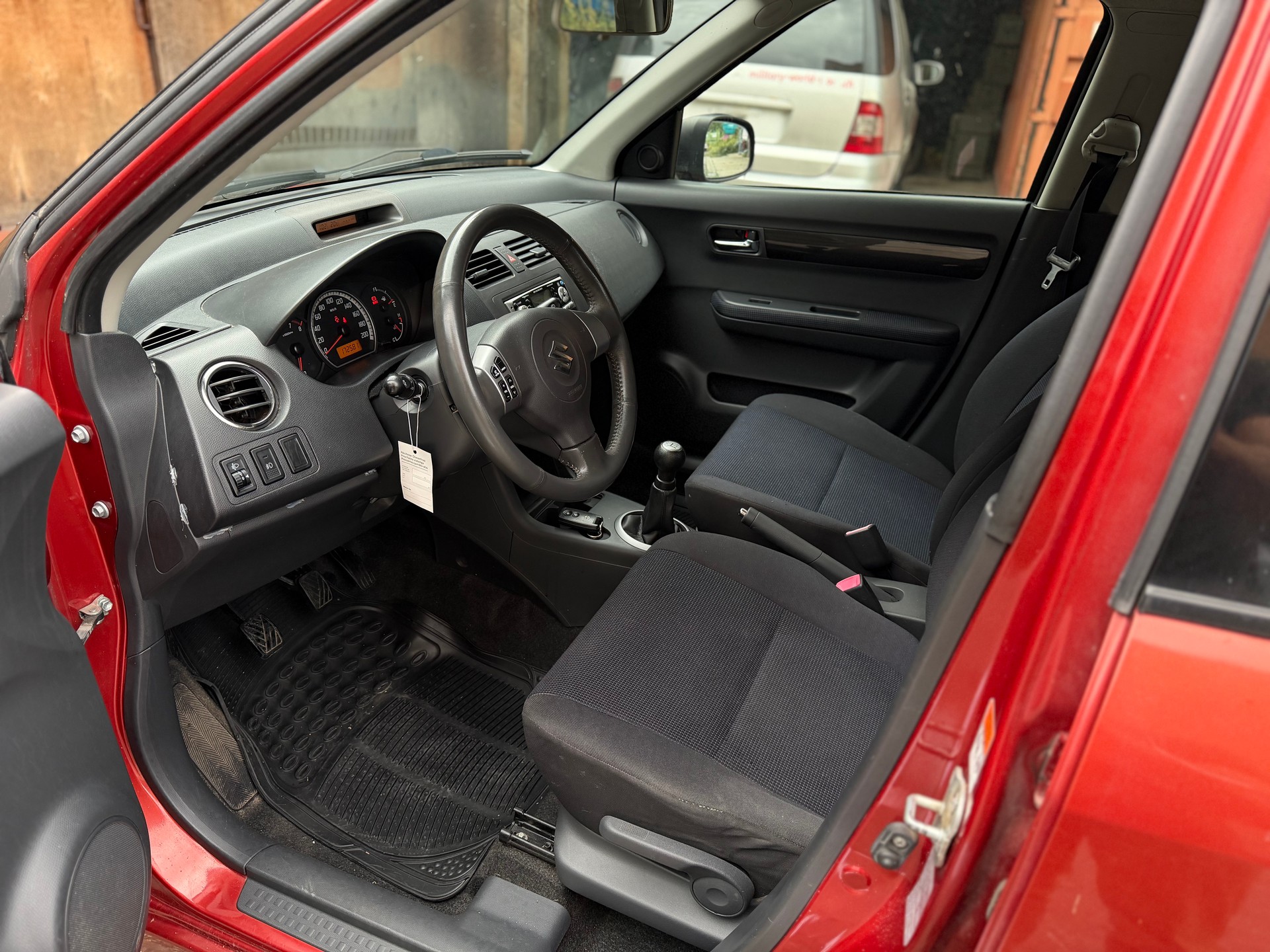 SUZUKI Swift 1.3i 16V GL Top 4x4-image-9