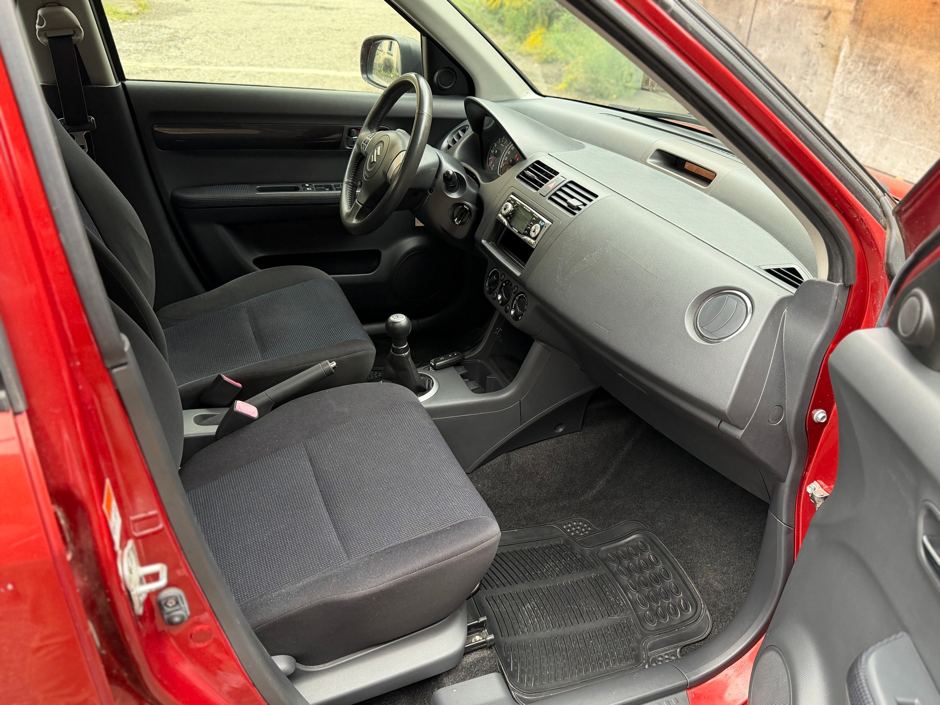 SUZUKI Swift 1.3i 16V GL Top 4x4-image-12