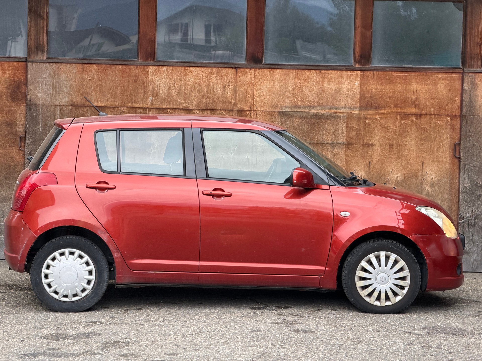 SUZUKI Swift 1.3i 16V GL Top 4x4-image-3