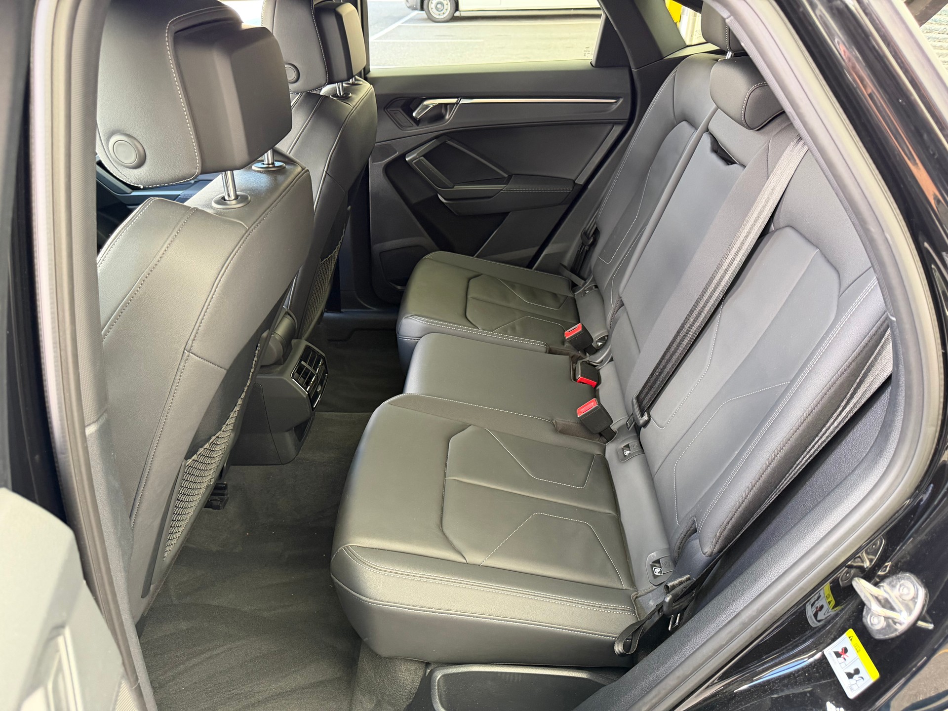 AUDI Q3 Sportback 35 TDI S line quattro S-tronic-image-13
