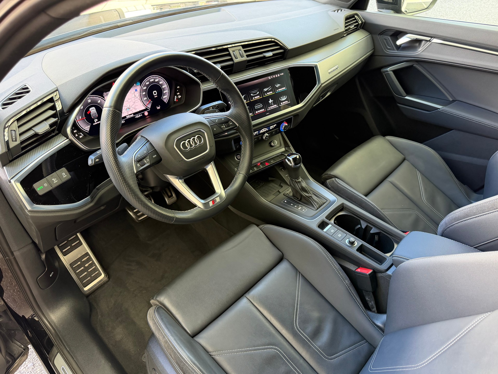 AUDI Q3 Sportback 35 TDI S line quattro S-tronic-image-9