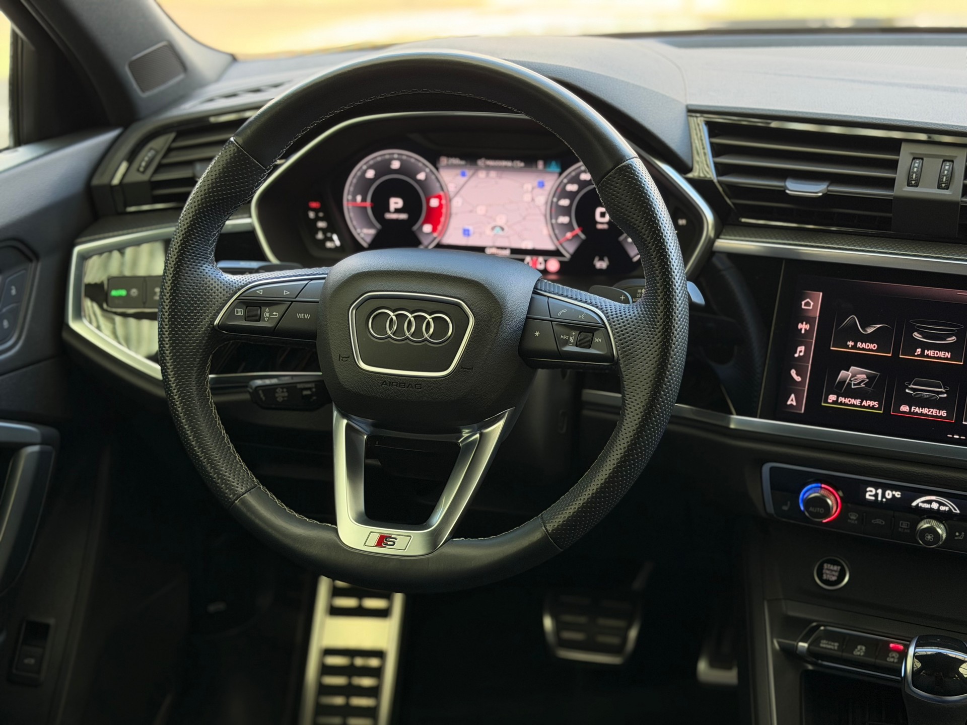 AUDI Q3 Sportback 35 TDI S line quattro S-tronic-image-15