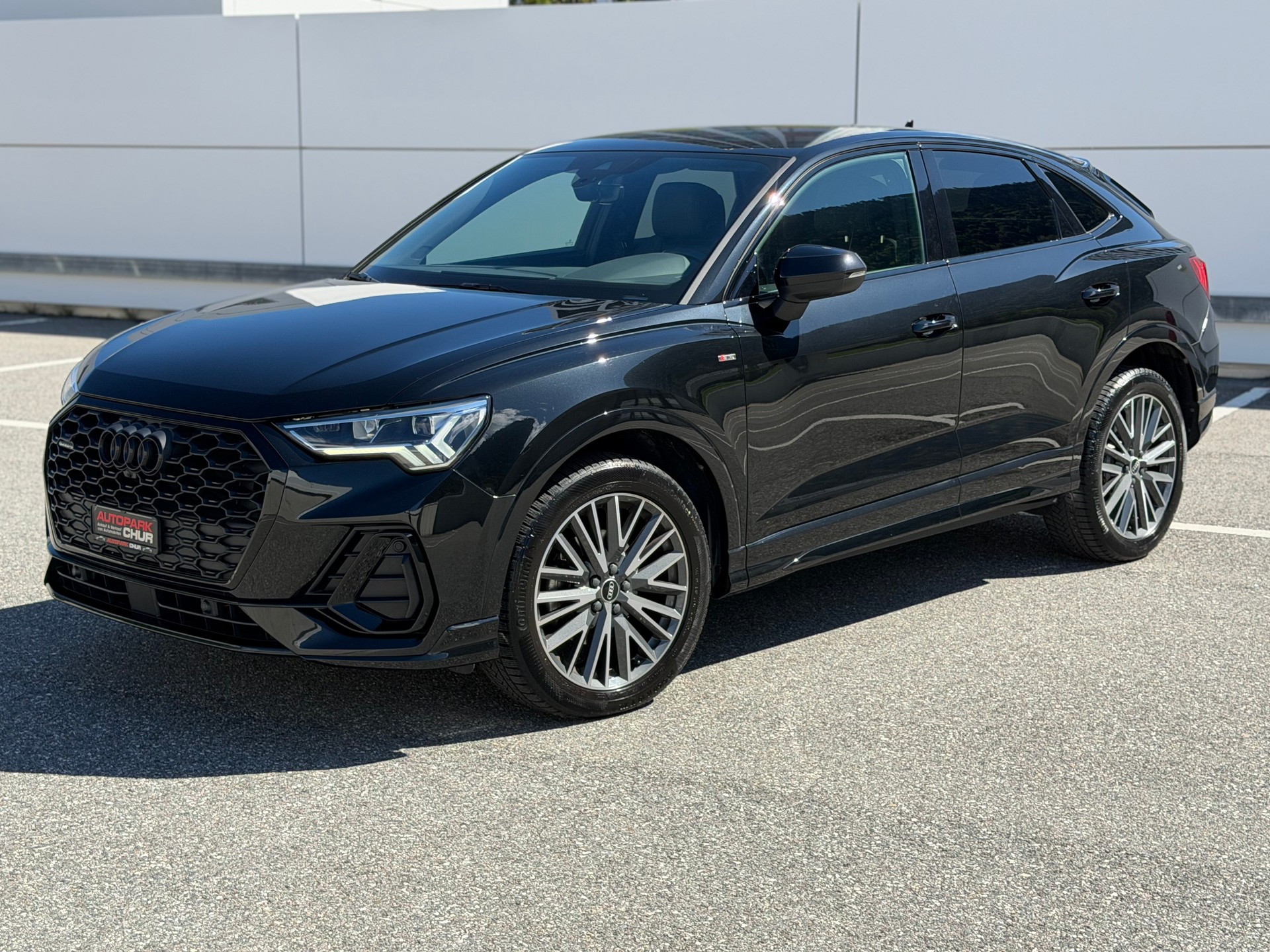 AUDI Q3 Sportback 35 TDI S line quattro S-tronic-image-1
