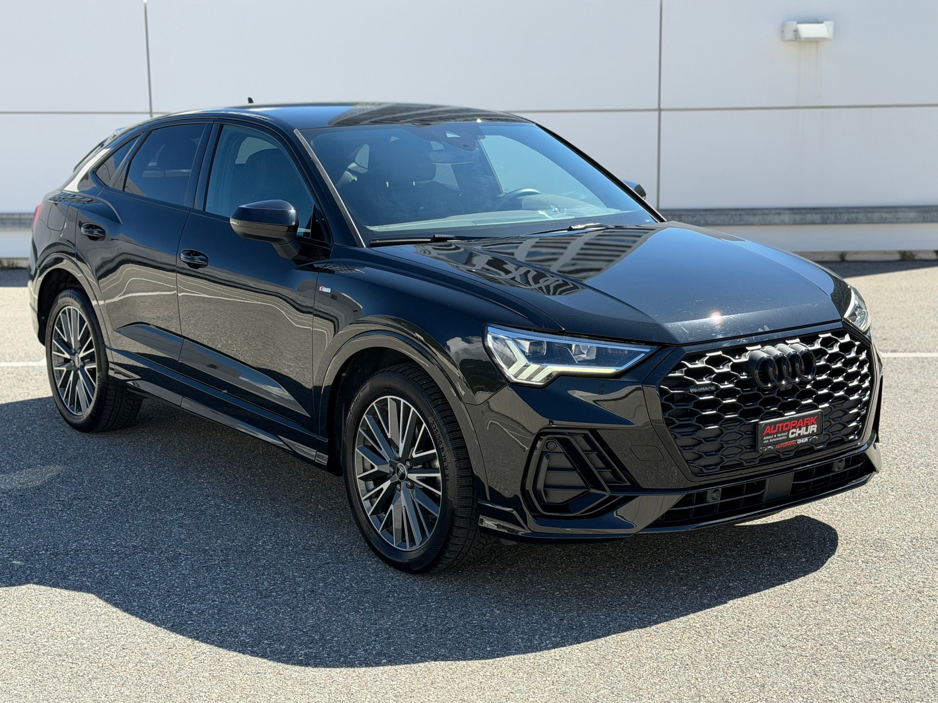 AUDI Q3 Sportback 35 TDI S line quattro S-tronic-image-5