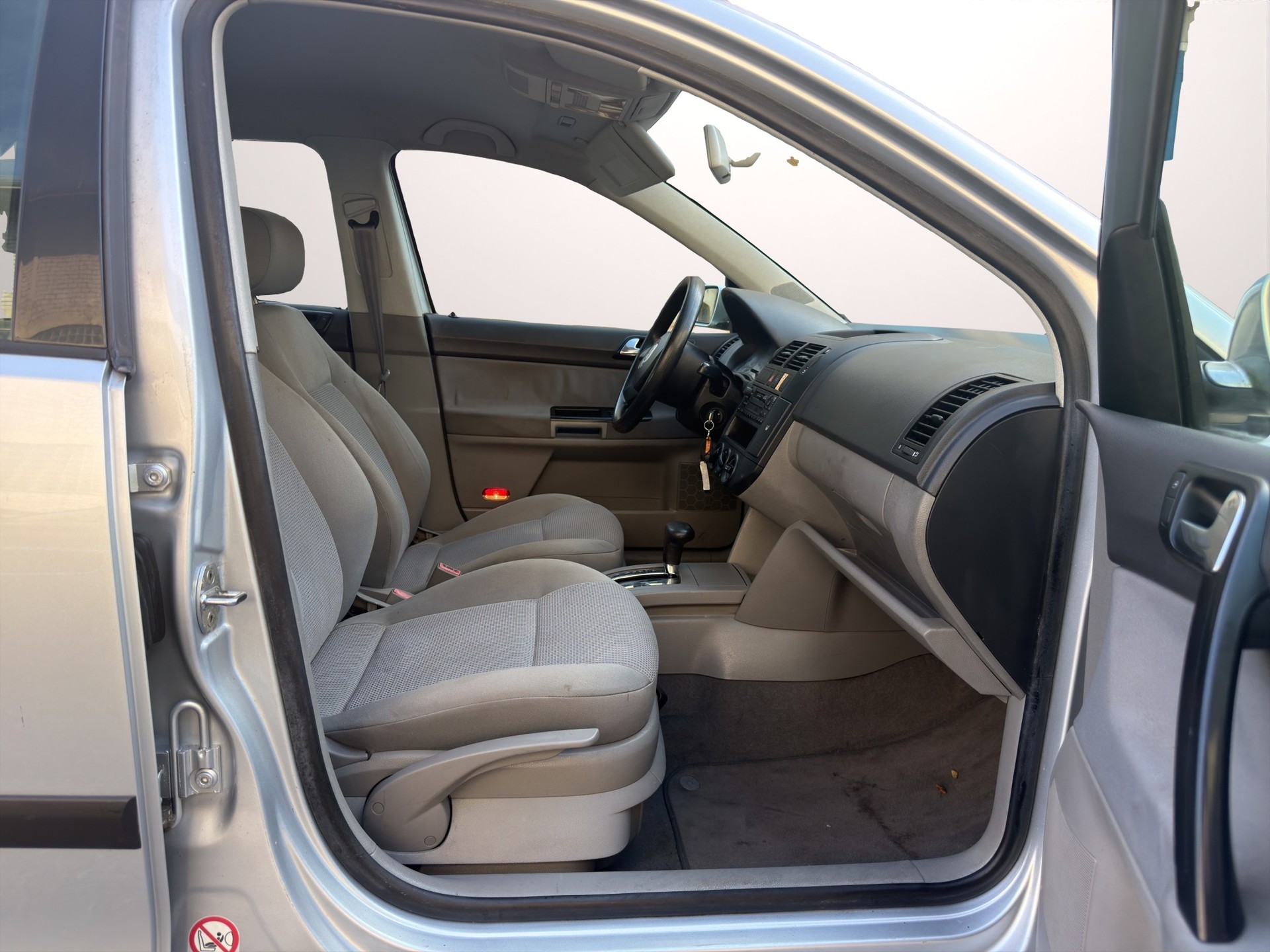 VW Polo 1.4 16V Highline-image-13