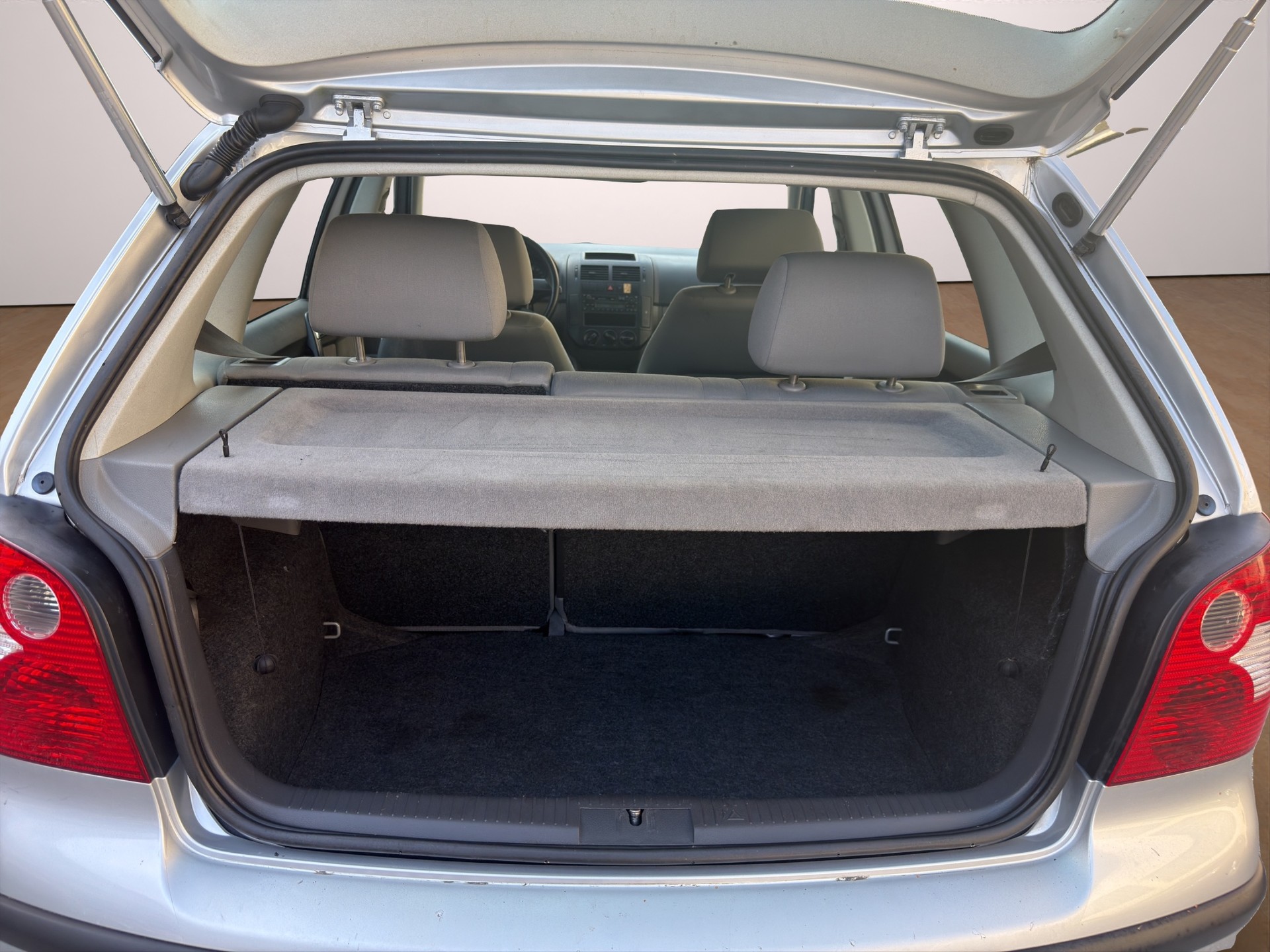 VW Polo 1.4 16V Highline-image-14