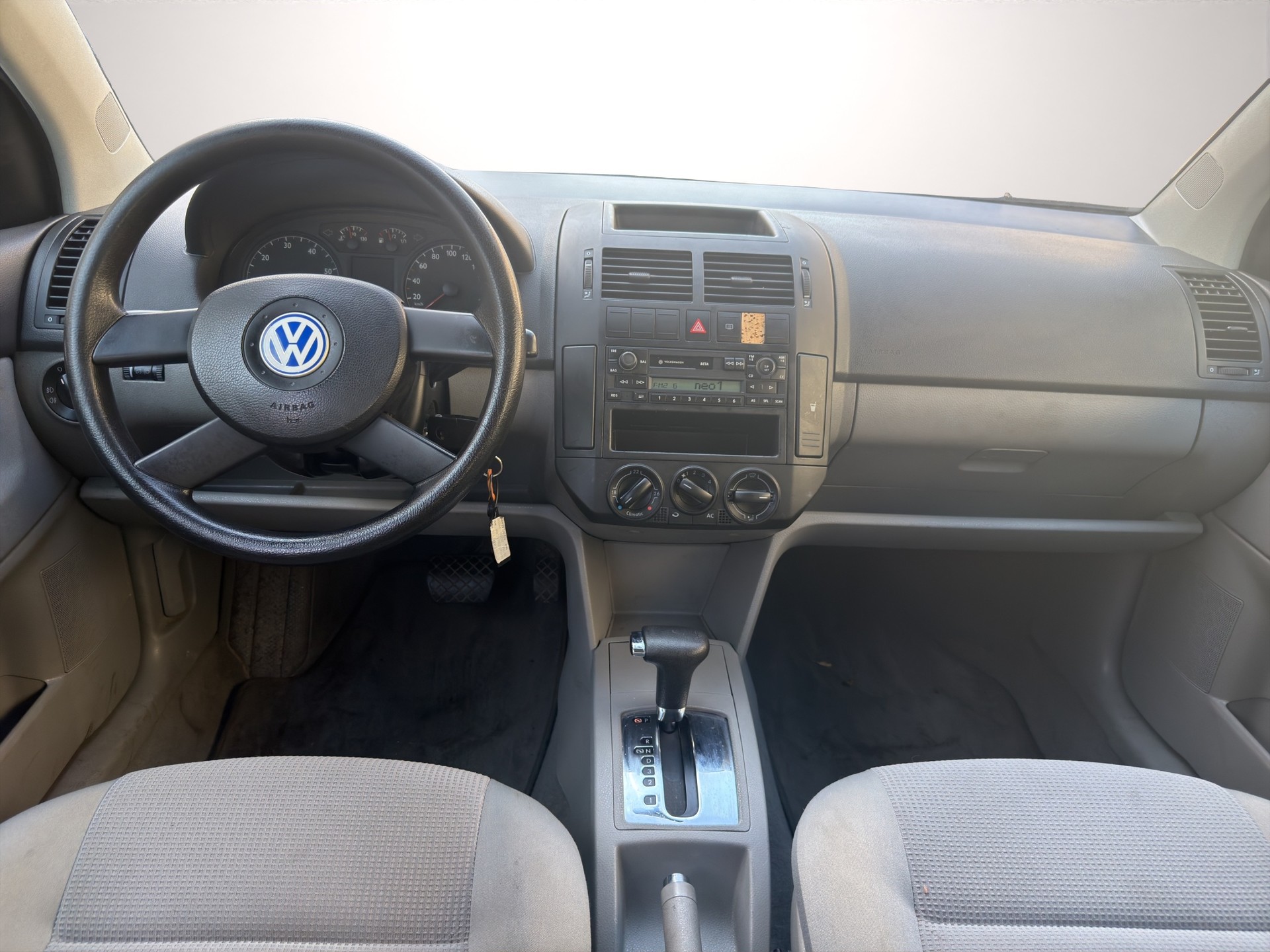 VW Polo 1.4 16V Highline-image-12