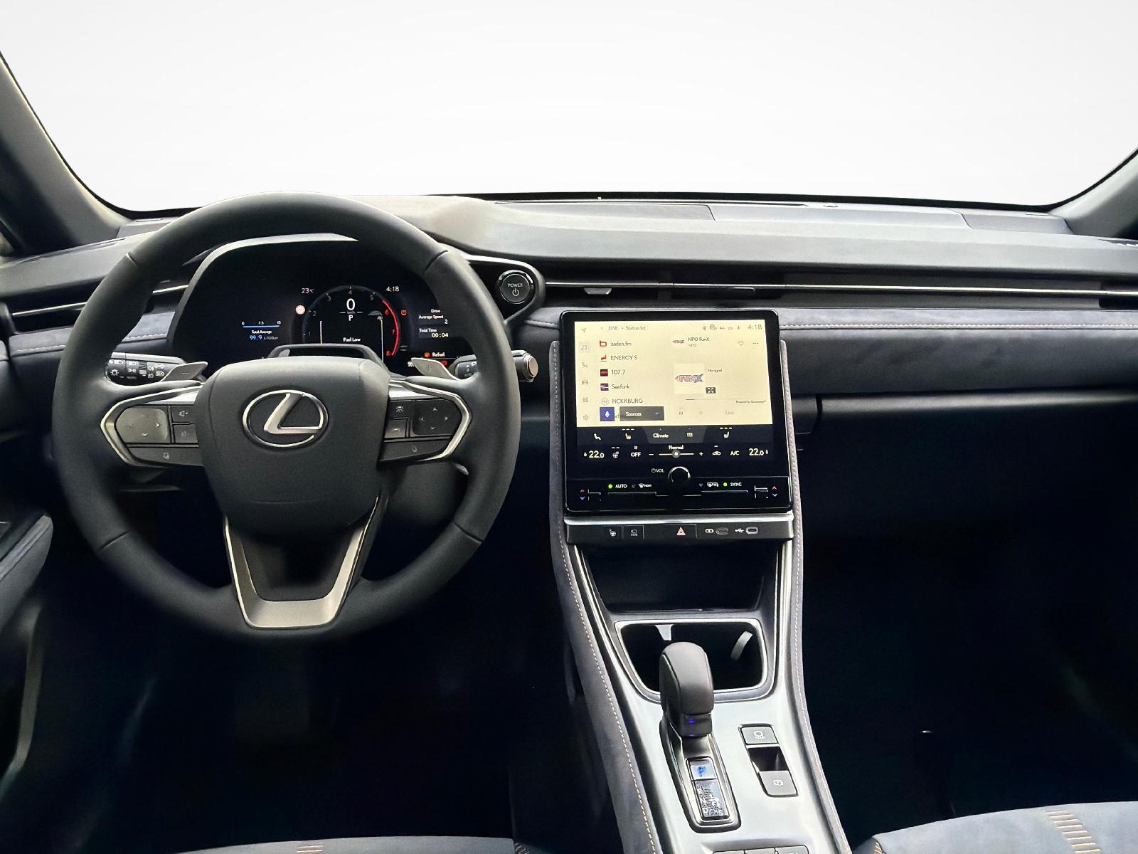 LEXUS LBX 1.5 Hybrid Cool AWD-image-8