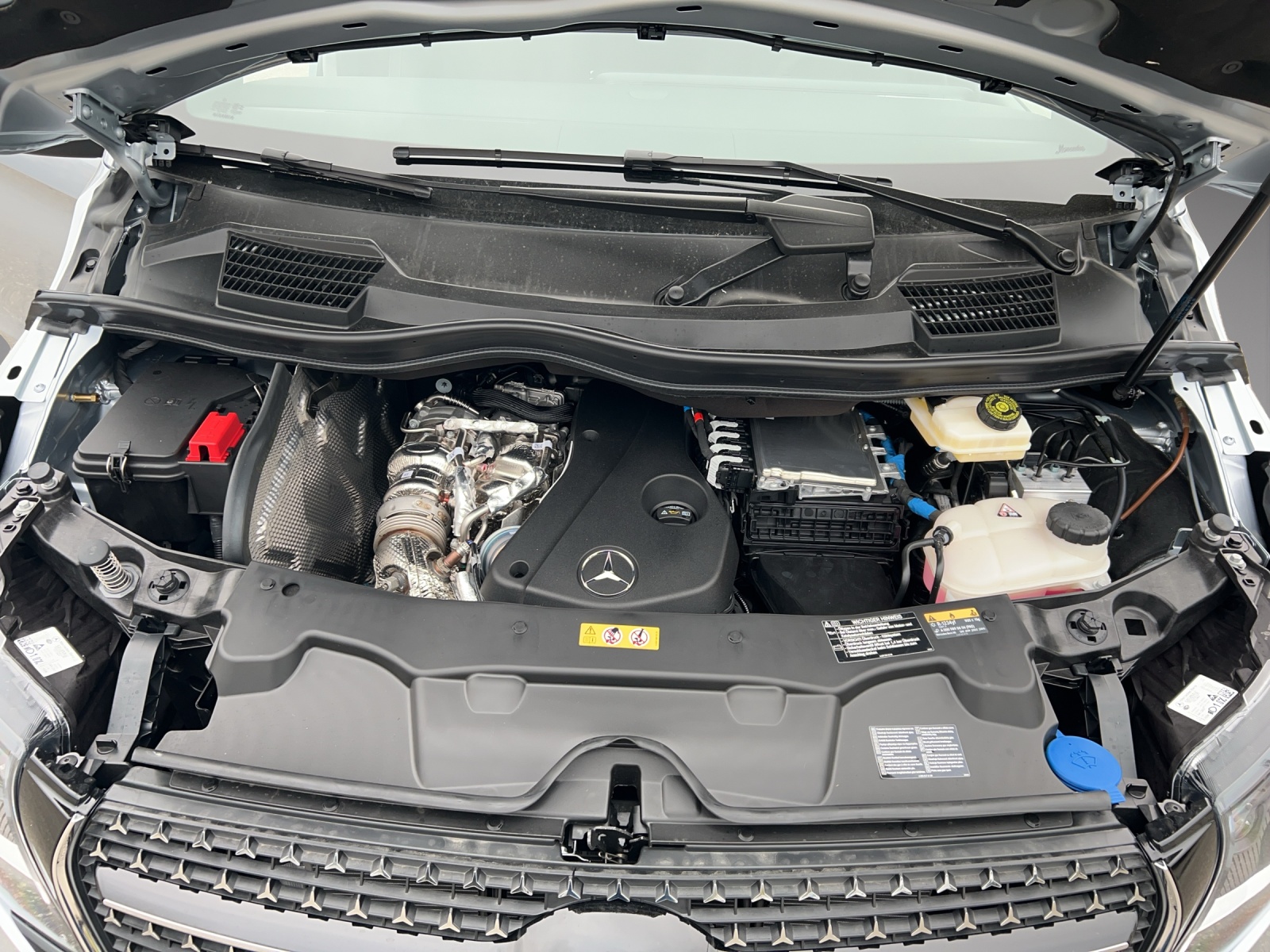 MERCEDES-BENZ V 300 d lang 4Matic Exclusive 9G-Tronic-image-11