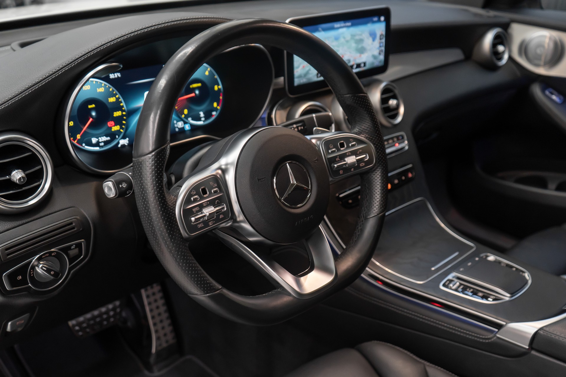 MERCEDES-BENZ GLC 220 d AMG Line 4Matic 9G-Tronic-image-19