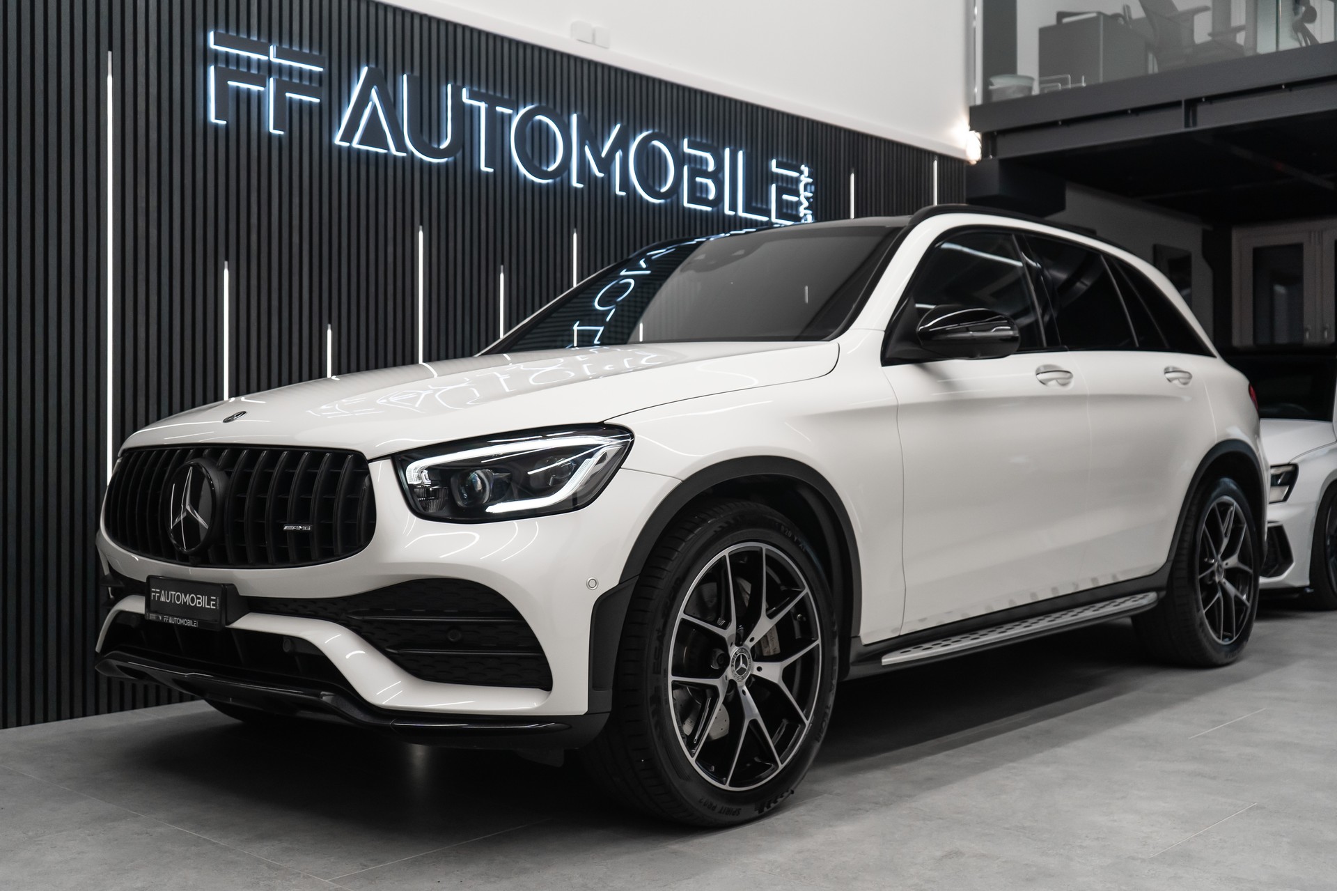 MERCEDES-BENZ GLC 220 d AMG Line 4Matic 9G-Tronic-image-2