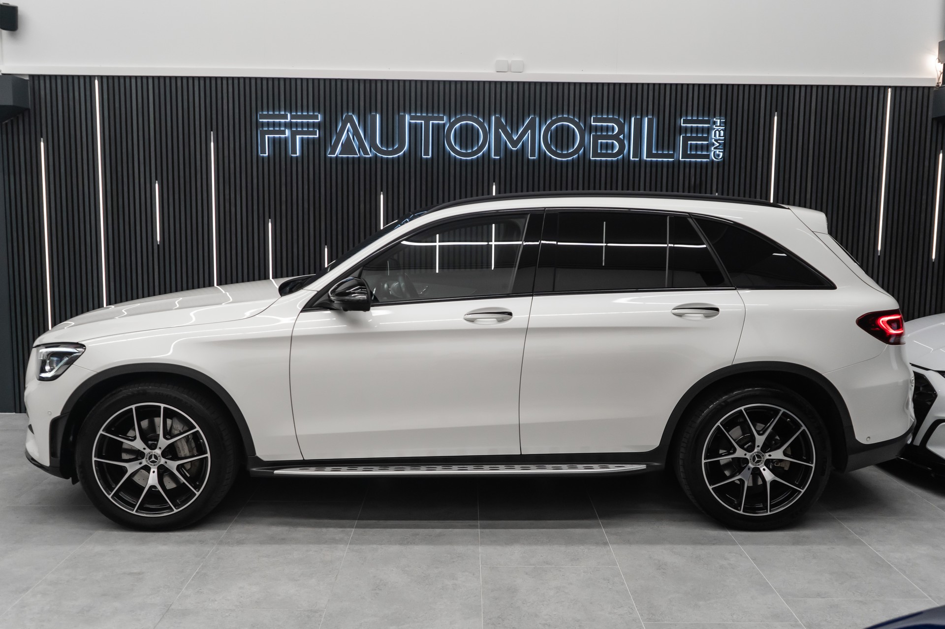 MERCEDES-BENZ GLC 220 d AMG Line 4Matic 9G-Tronic-image-7