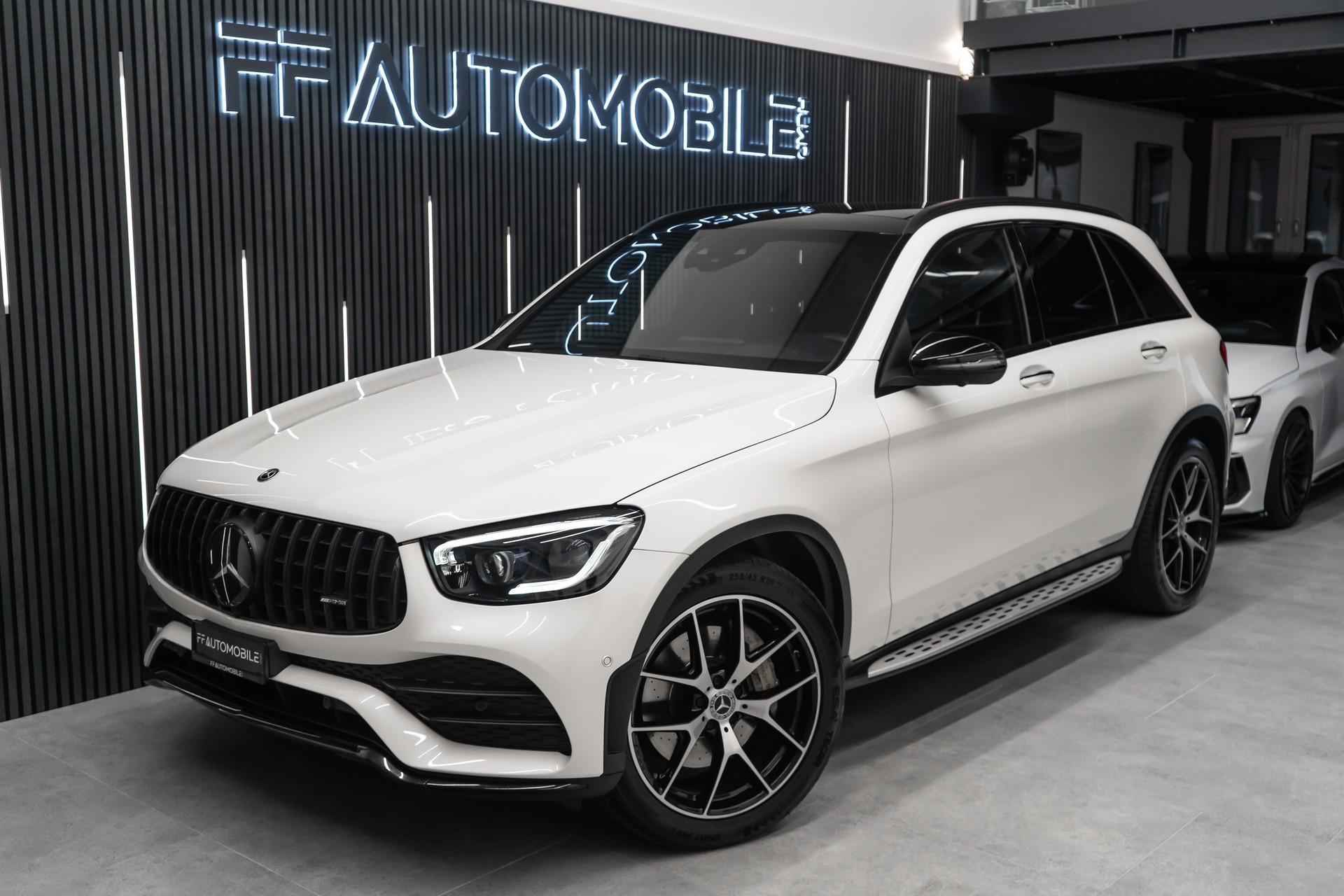 MERCEDES-BENZ GLC 220 d AMG Line 4Matic 9G-Tronic-image-1