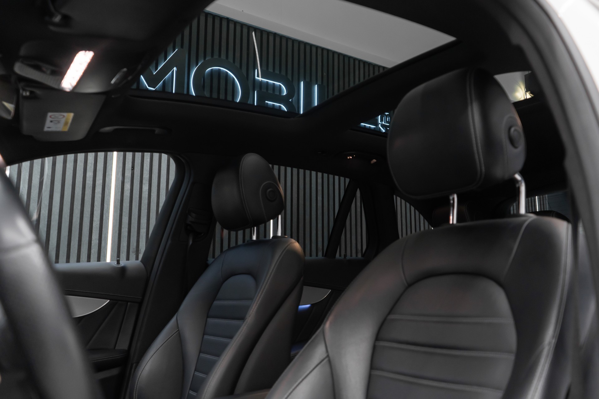 MERCEDES-BENZ GLC 220 d AMG Line 4Matic 9G-Tronic-image-17