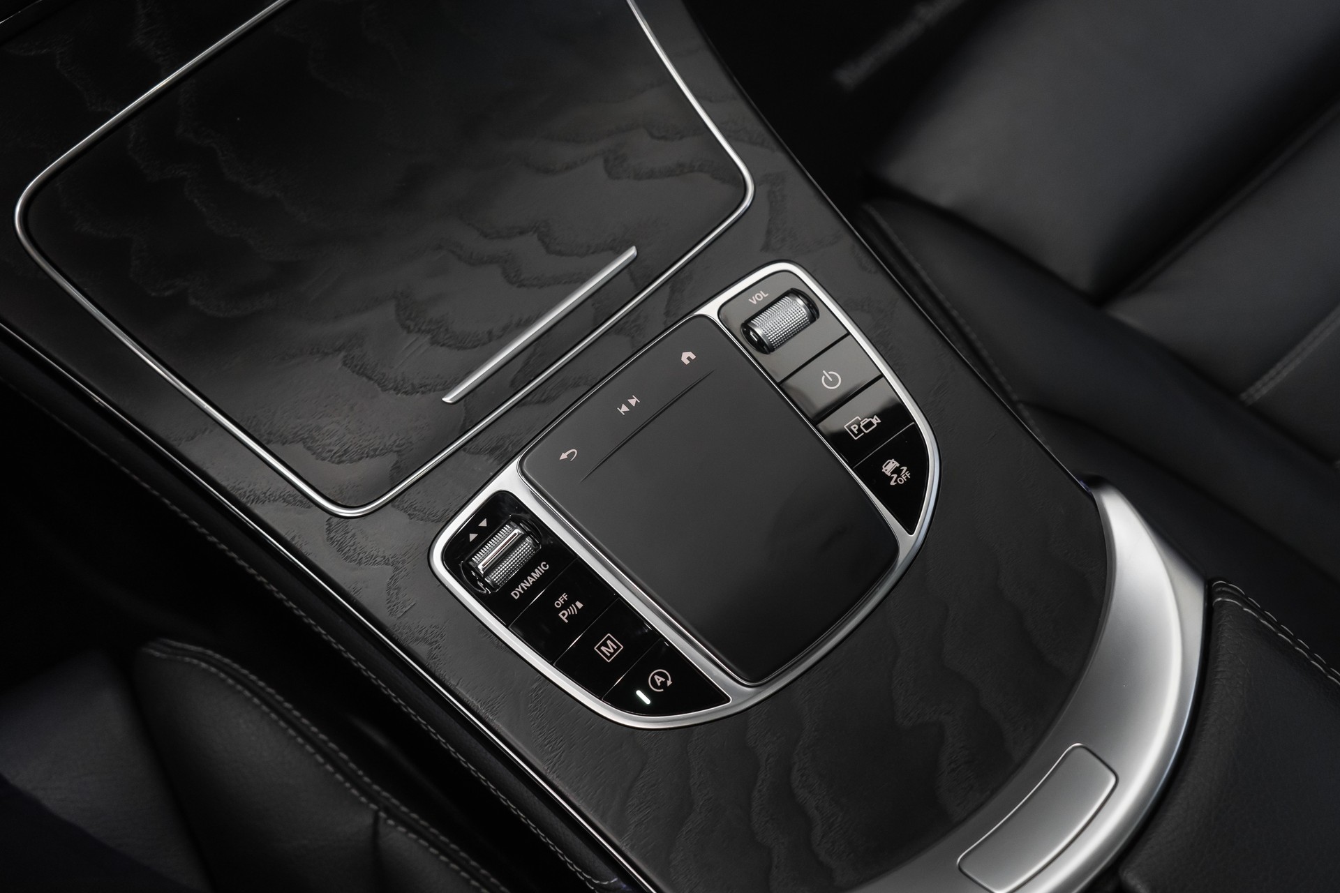 MERCEDES-BENZ GLC 220 d AMG Line 4Matic 9G-Tronic-image-27