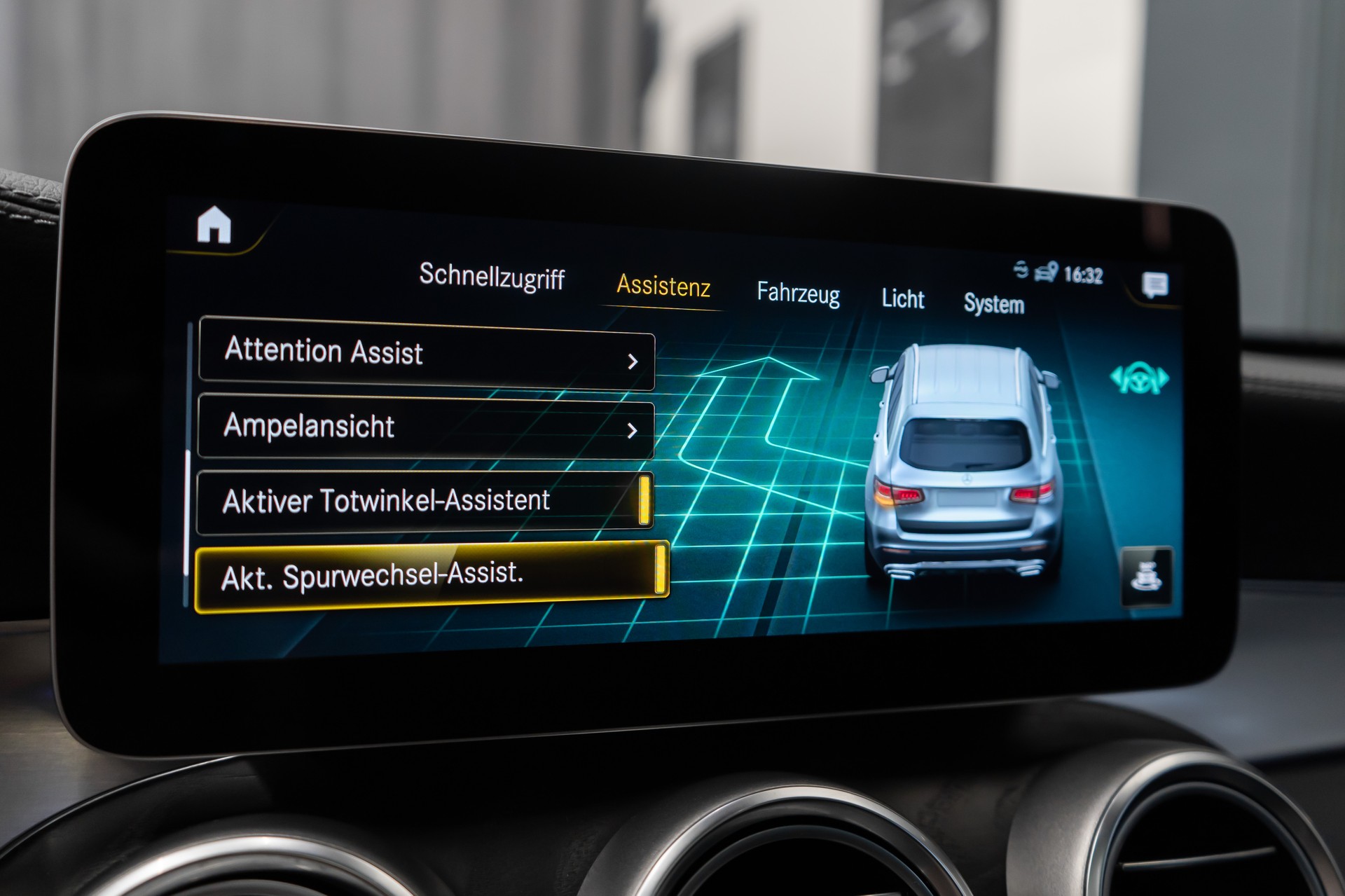 MERCEDES-BENZ GLC 220 d AMG Line 4Matic 9G-Tronic-image-26