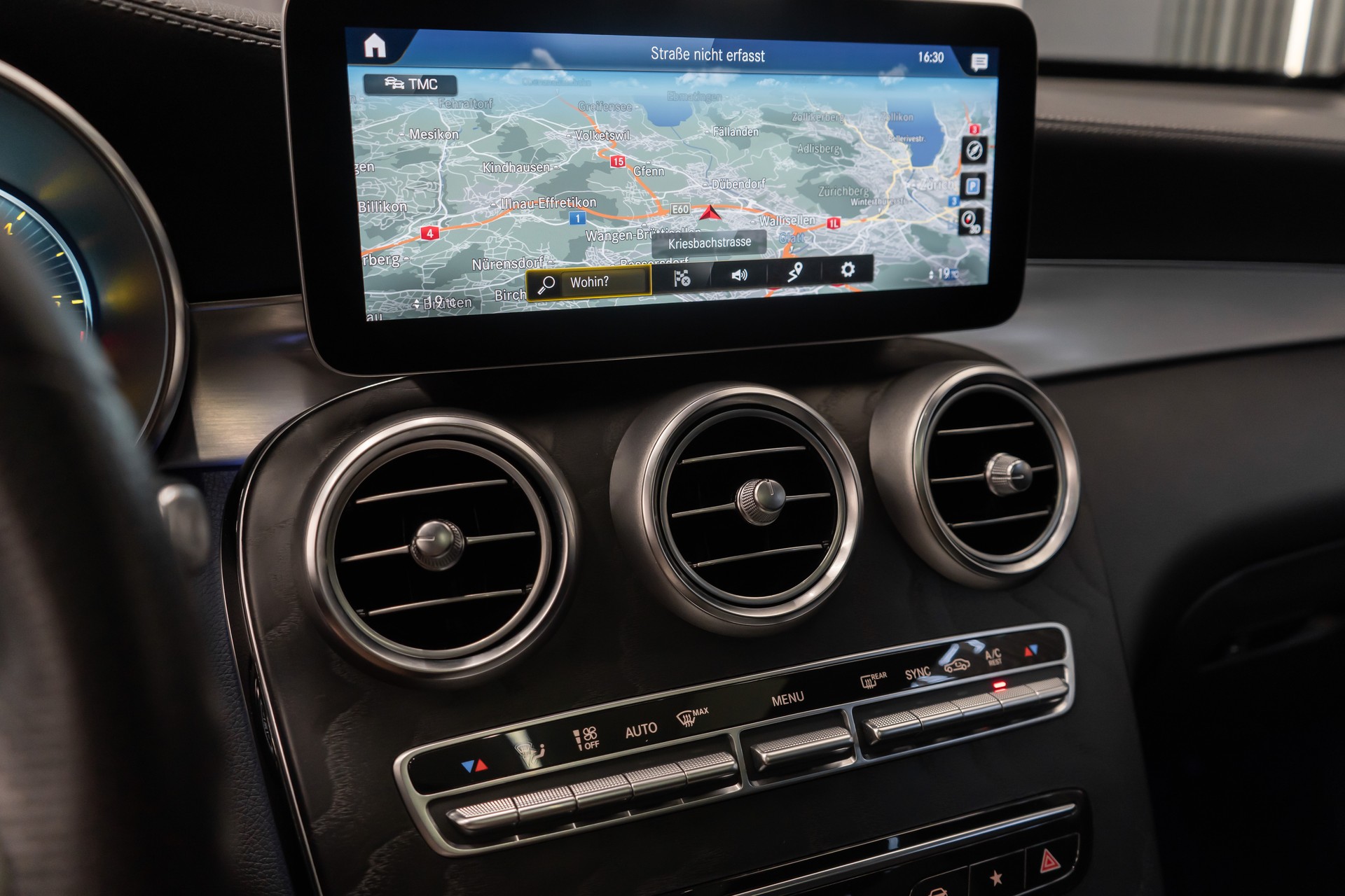 MERCEDES-BENZ GLC 220 d AMG Line 4Matic 9G-Tronic-image-22