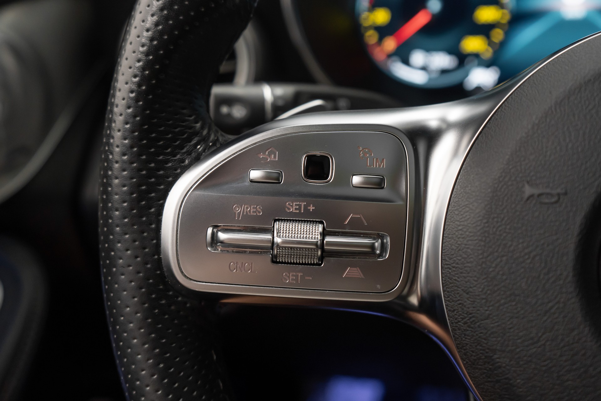 MERCEDES-BENZ GLC 220 d AMG Line 4Matic 9G-Tronic-image-20